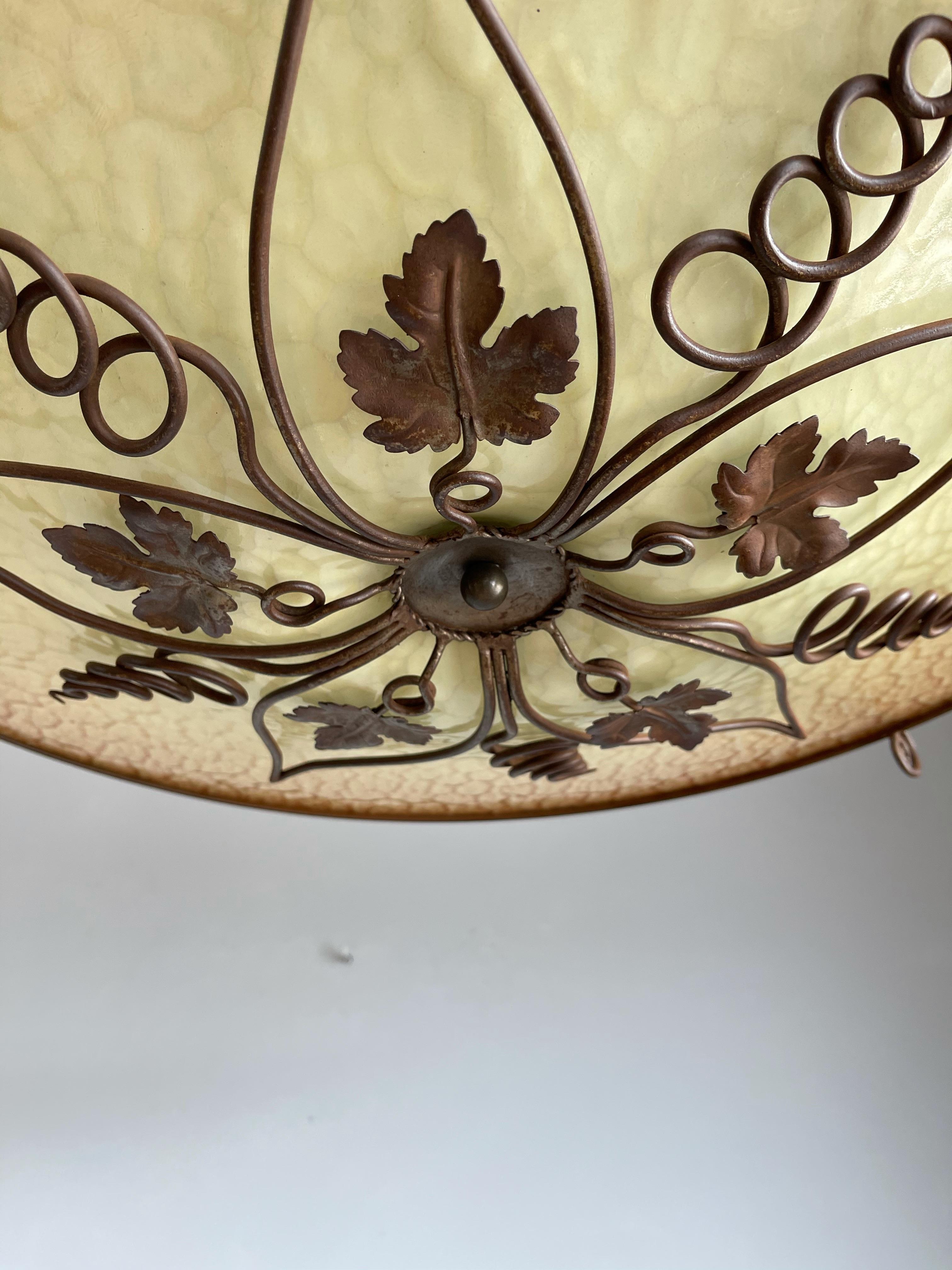 Grand lustre / encastré Art Déco en fer forgé avec feuilles de raisin et verre en vente 4