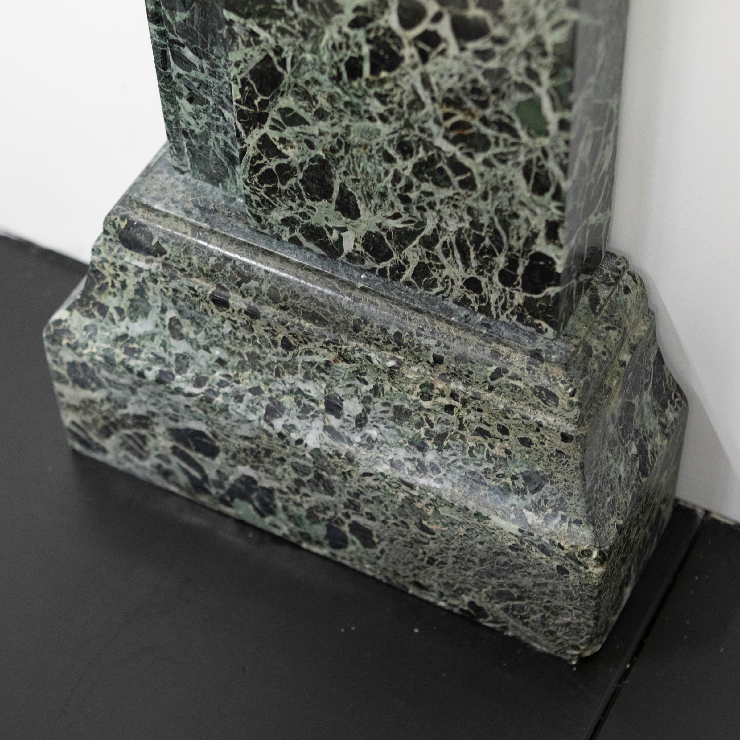 Grand contour de cheminée Art Déco en marbre vert Verde 3