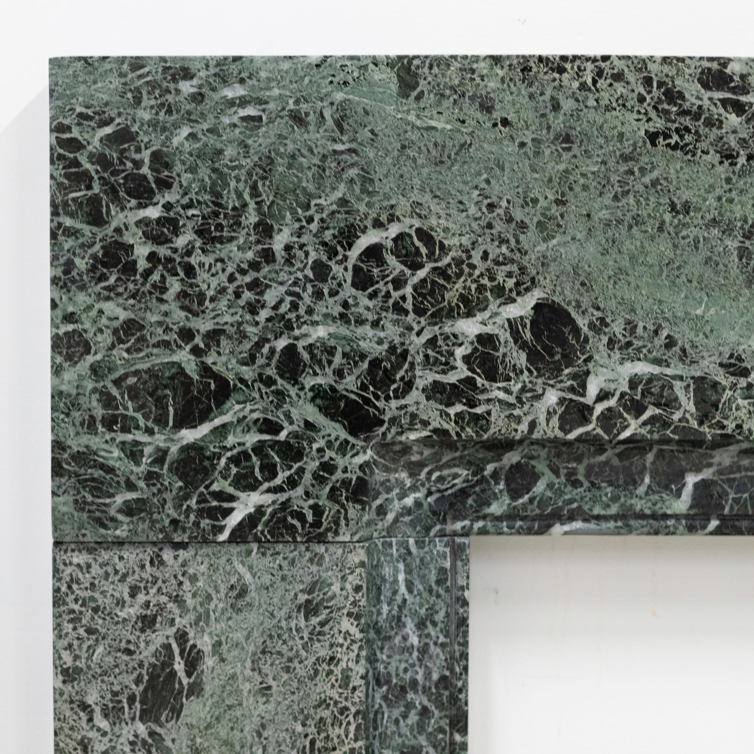 Queen Anne Grand contour de cheminée Art Déco en marbre vert Verde