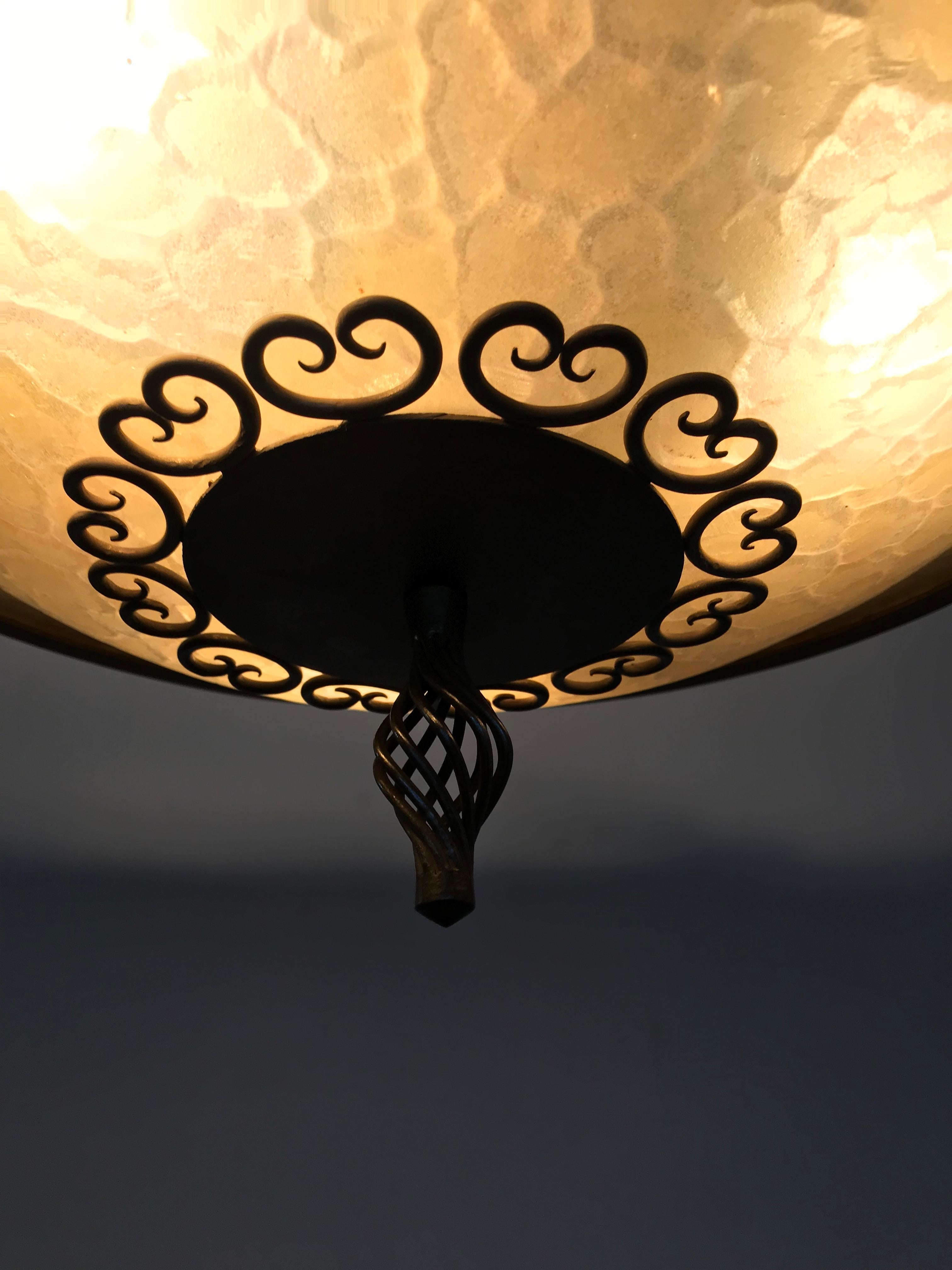 Large Art Deco Hand Forged Wrought Iron and Glass Chandelier / Flush Mount (Frühes 20. Jahrhundert)