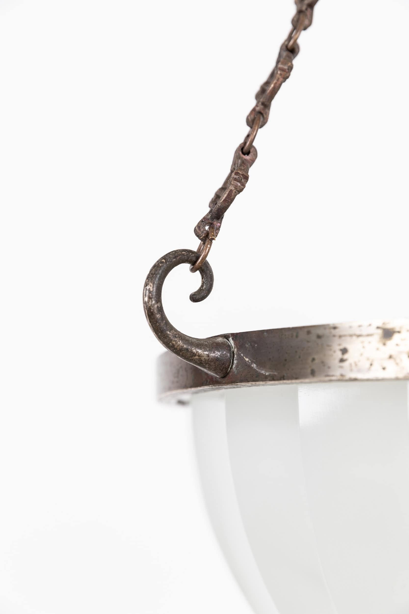 

A very elegant pressed glass Jefferson 'Moonstone' plafonnier lamp. c.1930

Heavy duty pressed milk glass of fluted design, supported by simply formed oxidised silver ring, decorative chain and ceiling hook.

Rewired with black twisted flex.
