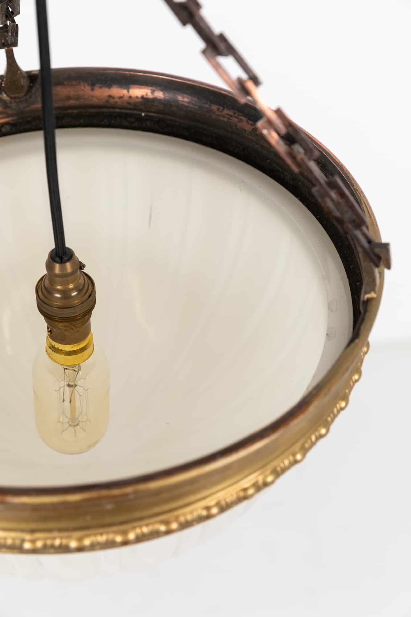 Grande lampe plafonnier Art Déco Jefferson en verre dépoli « Moonstone », vers 1930 État moyen - En vente à London, GB