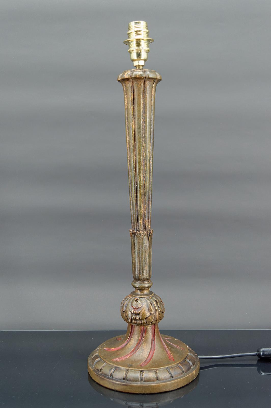 Large Art Deco lamp in gilded wood, France, circa 1920 In Good Condition For Sale In VÉZELAY, FR