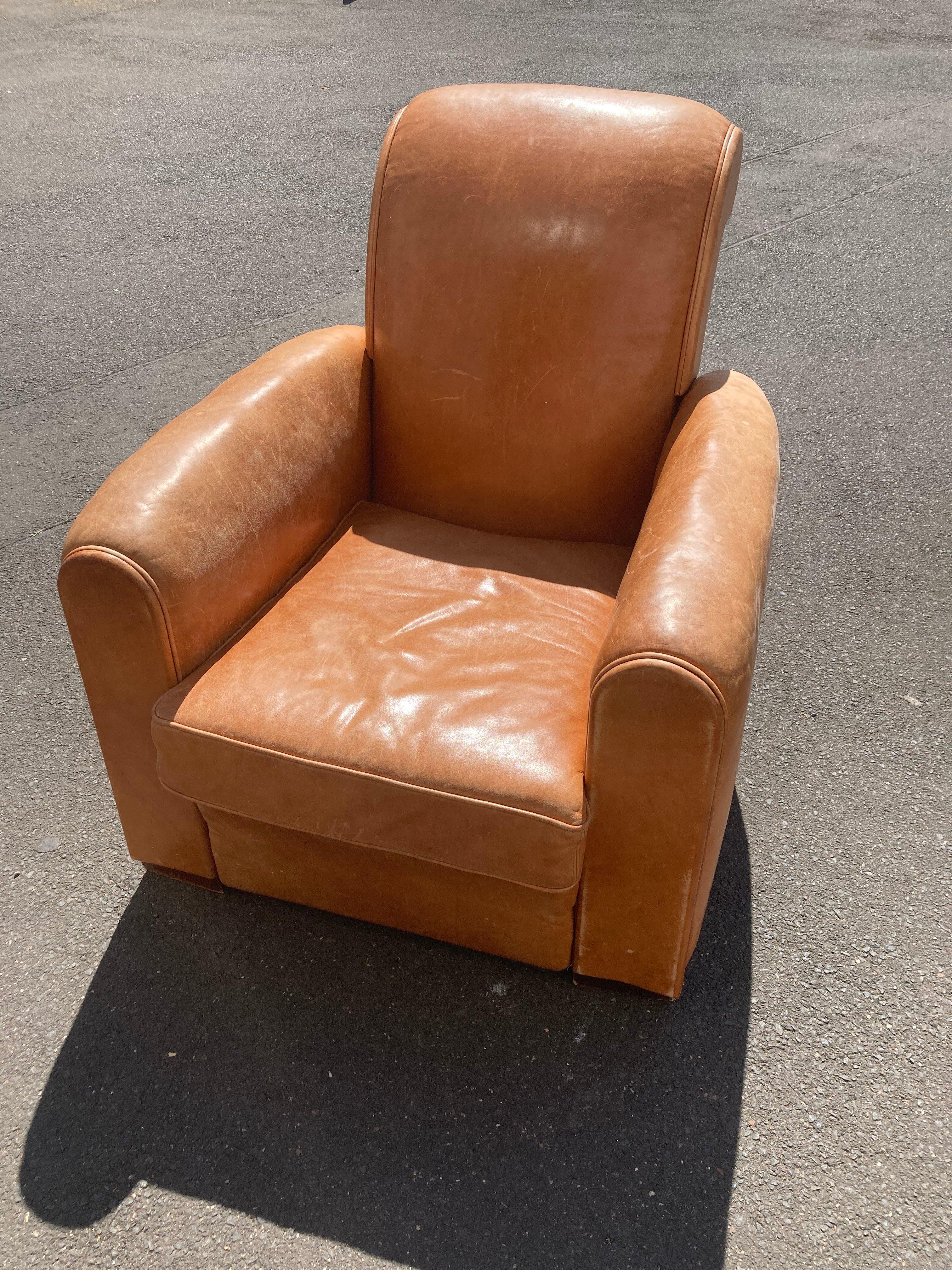Large Art Déco Leather Club Chair. France 1930s. In Good Condition For Sale In Köln, NW