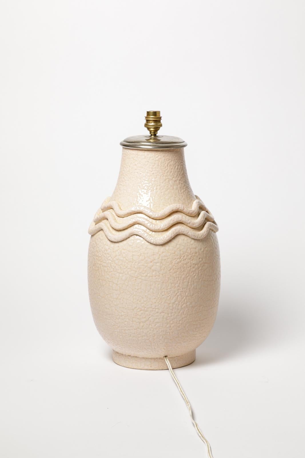 Large art deco light pink white ceramic table lamp by Kaza circa 1940 40 cm In Excellent Condition For Sale In Neuilly-en- sancerre, FR