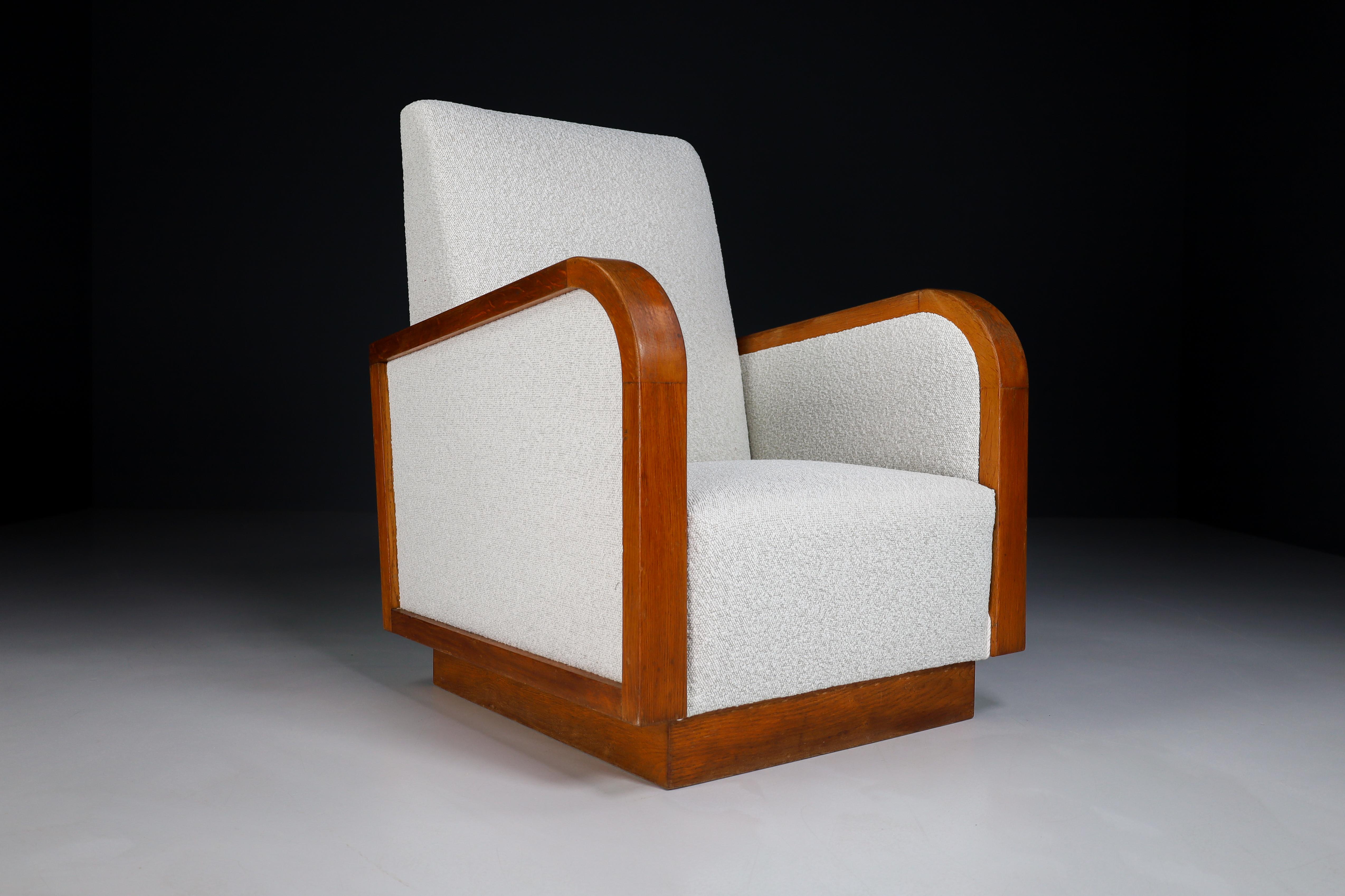 Large Art Deco Lounge Chairs in Oak & Reupholstered in Bouclé Fabric France '30s For Sale 4