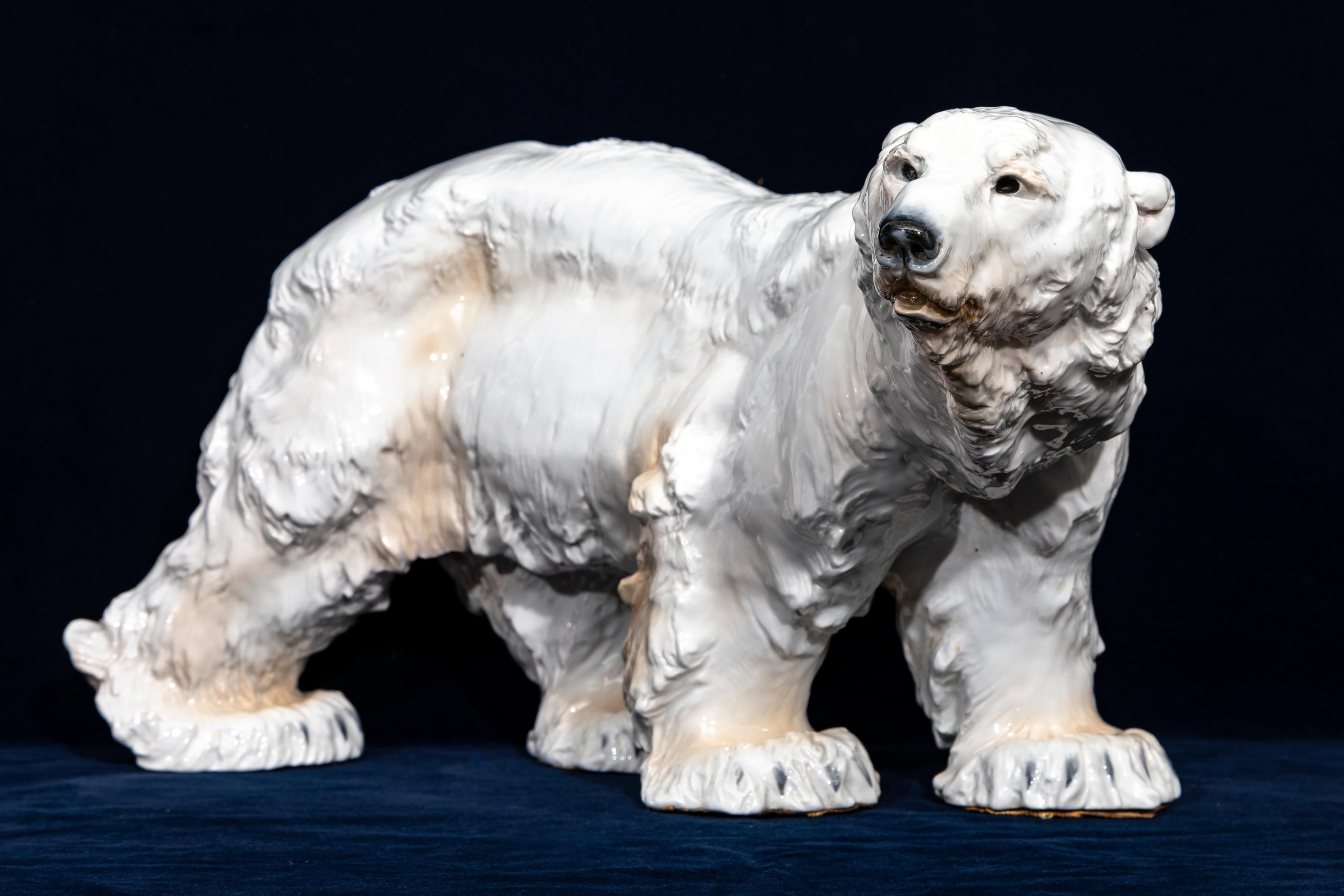 polar bear statue