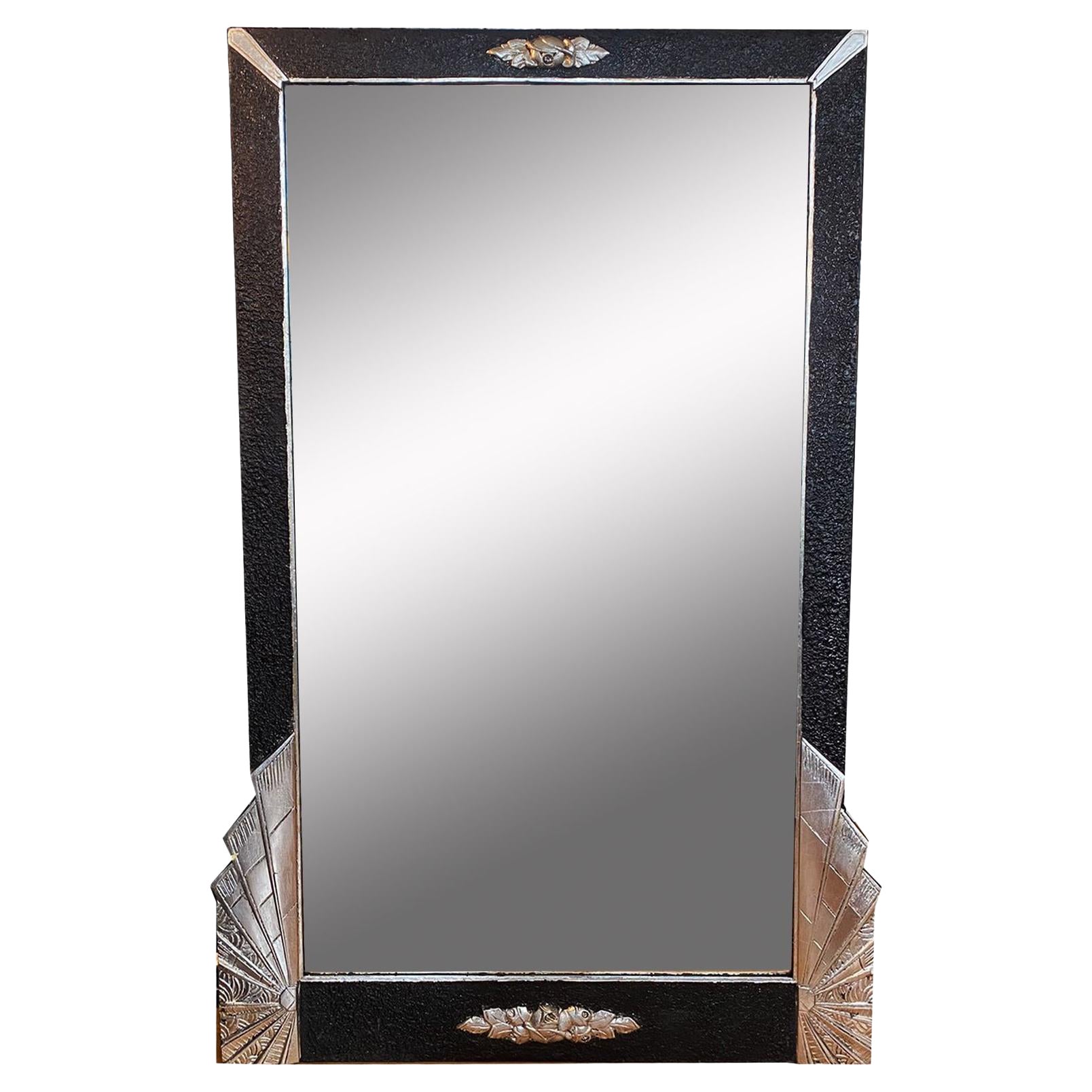 Grande specchio Art Deco Mirror. Francia intorno al 1930. Wood verniciato di nero con struttura in vendita