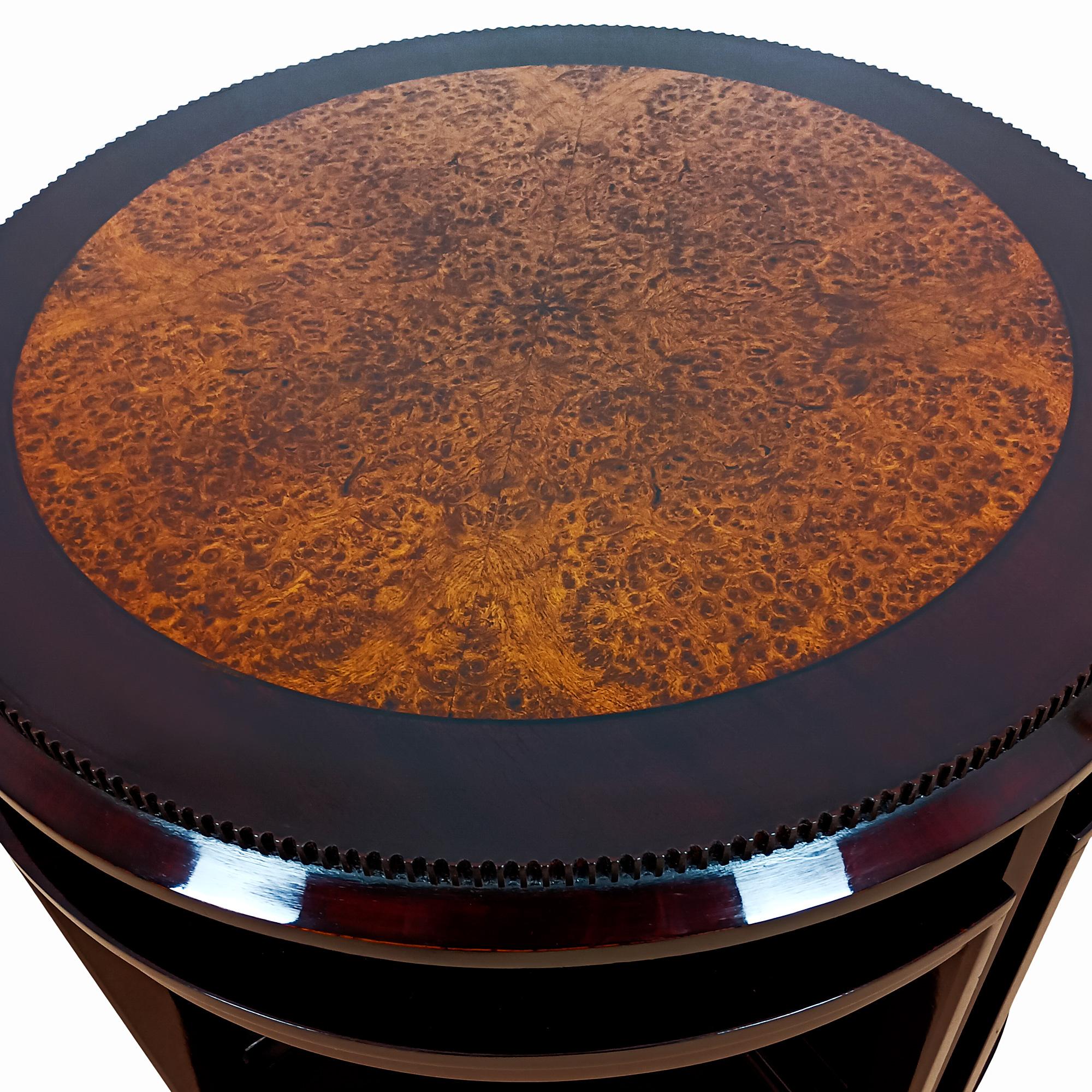 Large nest of tables entirely in solid mahogany (round table and 4 nesting tables). The top of the round table is embellished with ebony-rimmed walnut burl veneer. French polish. Belgium c.1925

Dimensions 

round table cm Diam 80 x 66 inches