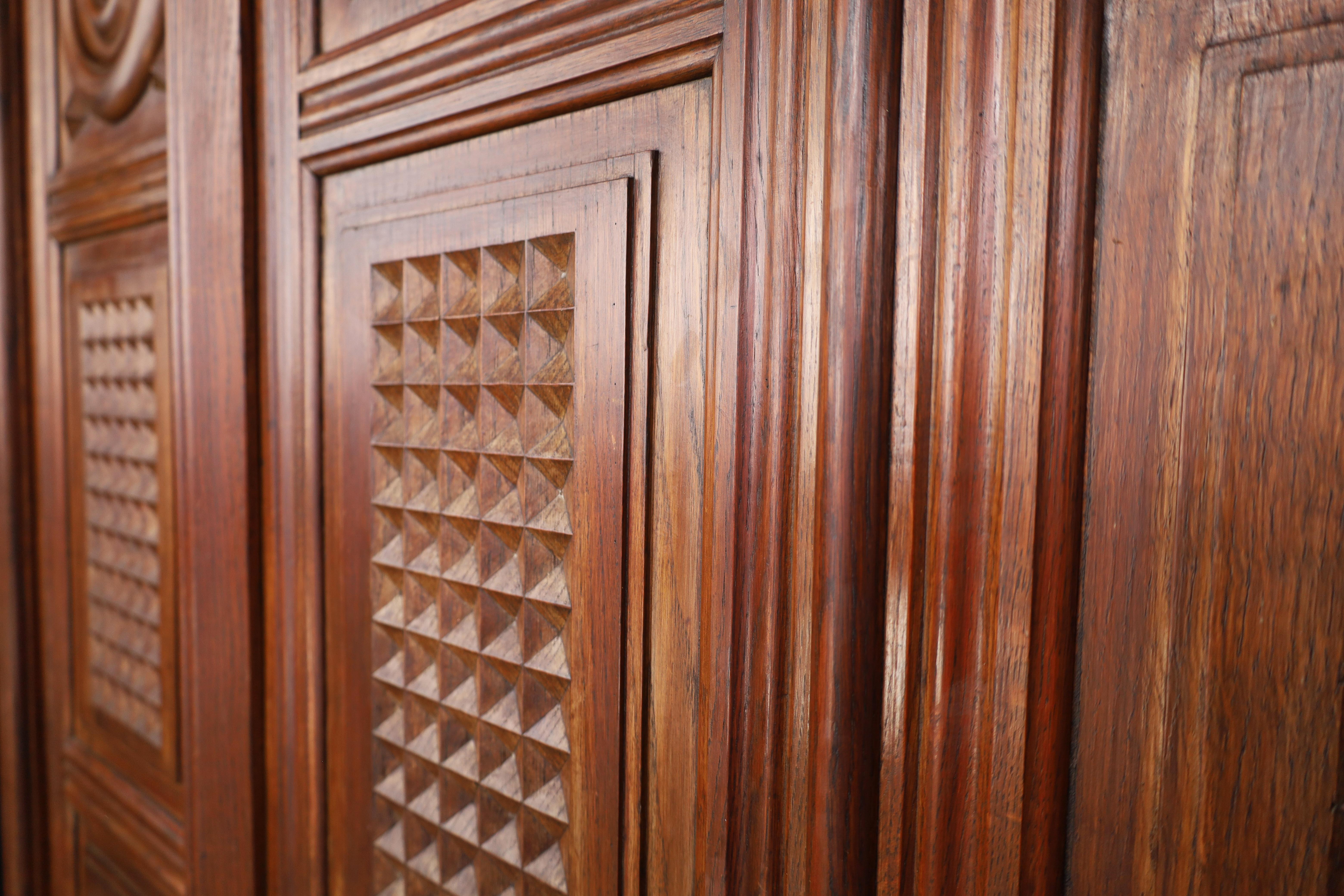 Gran Armario Art Decó de roble de cuatro puertas de Charles Dudouyt, Francia, años 30. en venta 1
