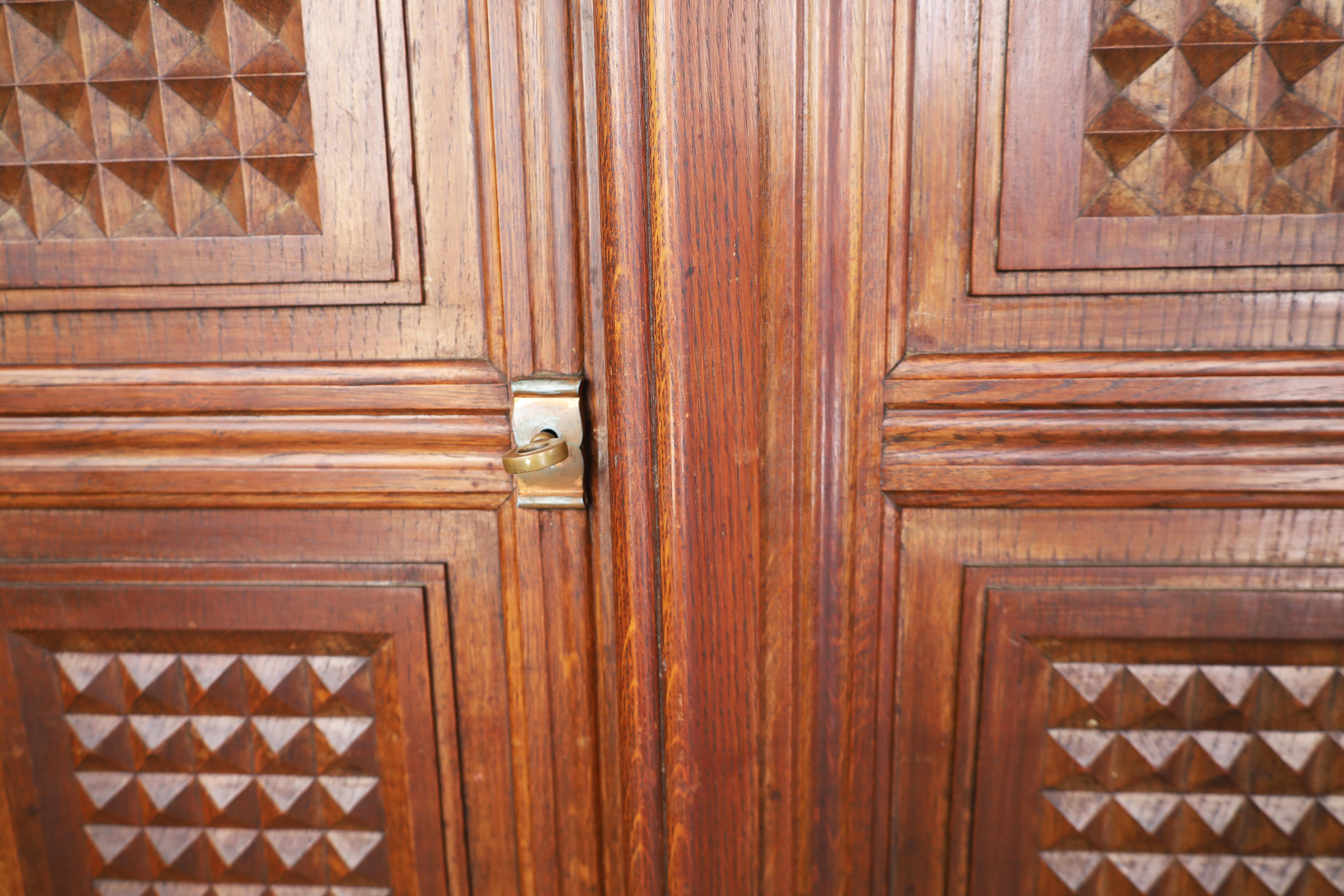 Gran Armario Art Decó de roble de cuatro puertas de Charles Dudouyt, Francia, años 30. en venta 2