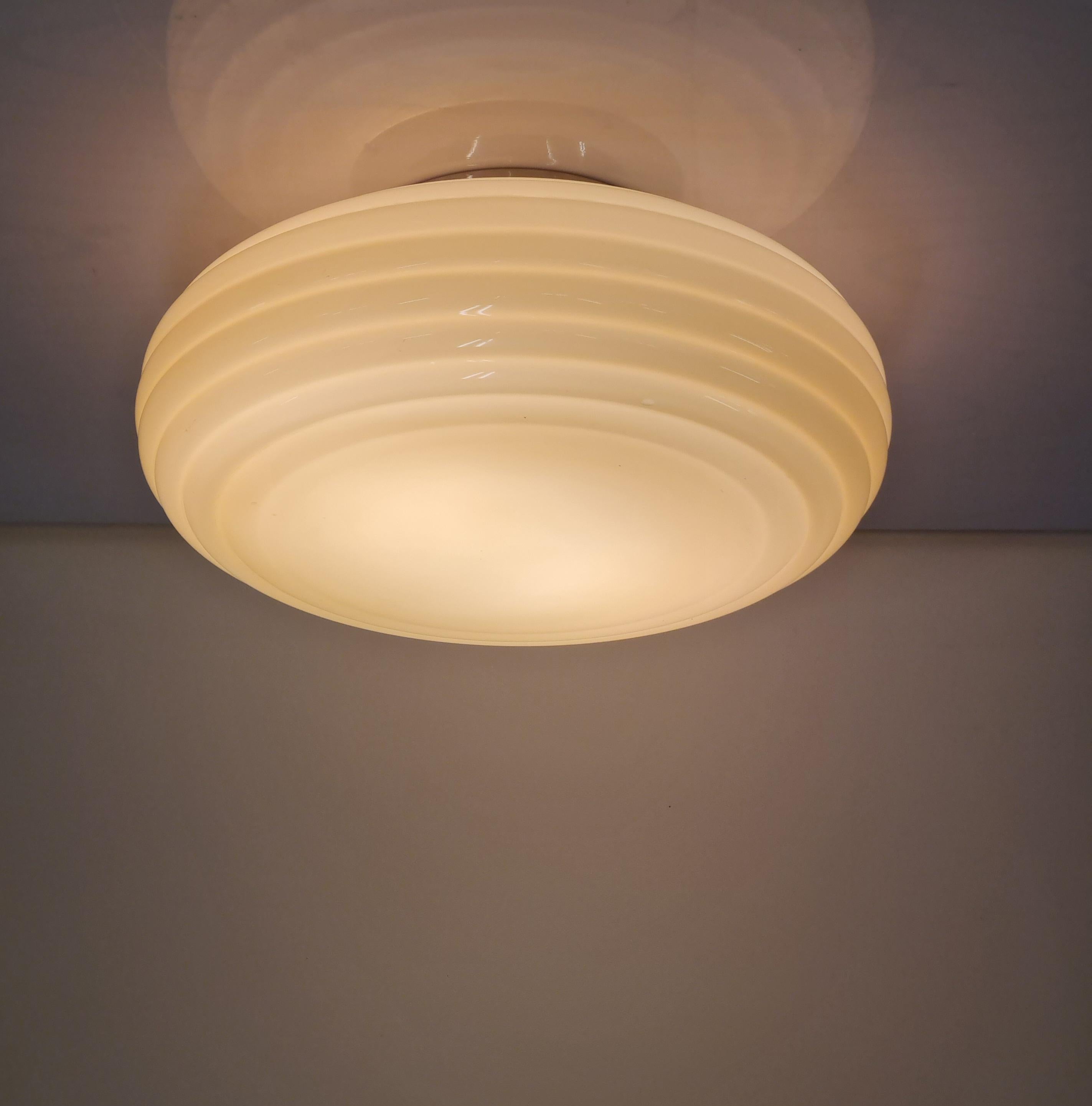 An elegant minimalist art deco ceiling lamp by Paavo Tynell and manufactured by Taito from the 1930s. This lamp, along with other lamps on our listings, came from the Ilveslinna building in Jämsänkoski and were all commissioned by Paavo Tynell. The