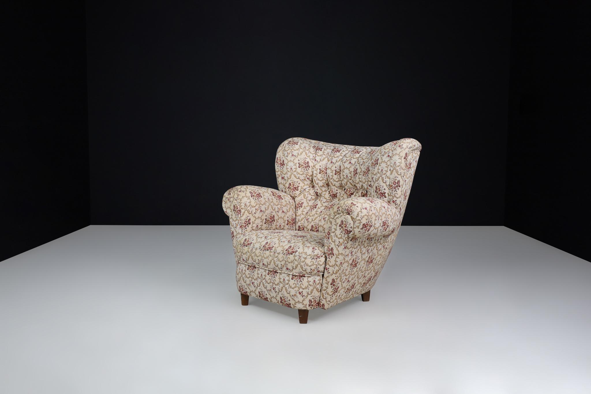 Large Art-Deco Pair Armchairs in Original Floral Upholstery, Praque 1930s For Sale 3