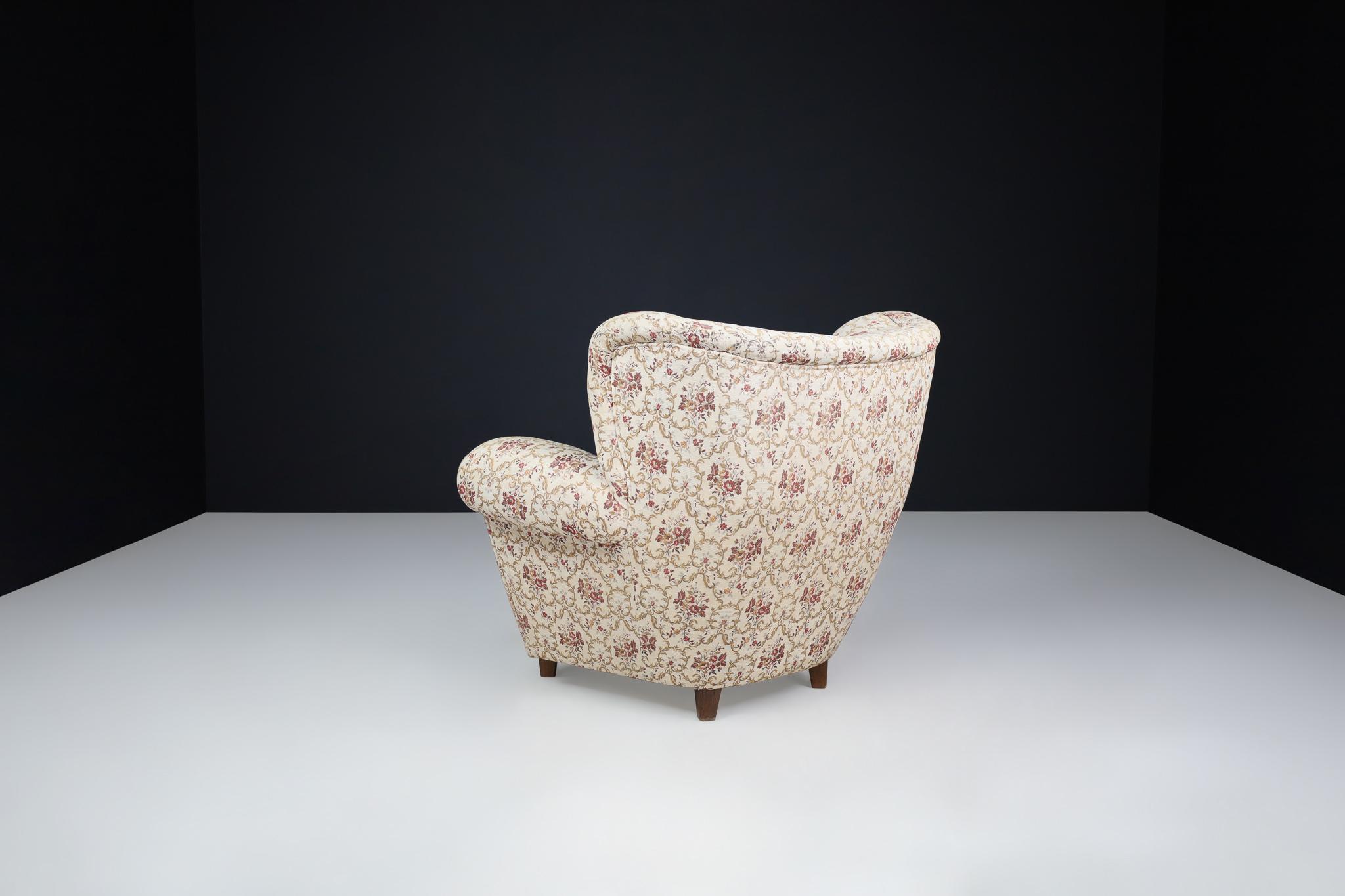 Paire de grands fauteuils Art Déco en tissu floral d'origine, Praque, années 1930 en vente 2