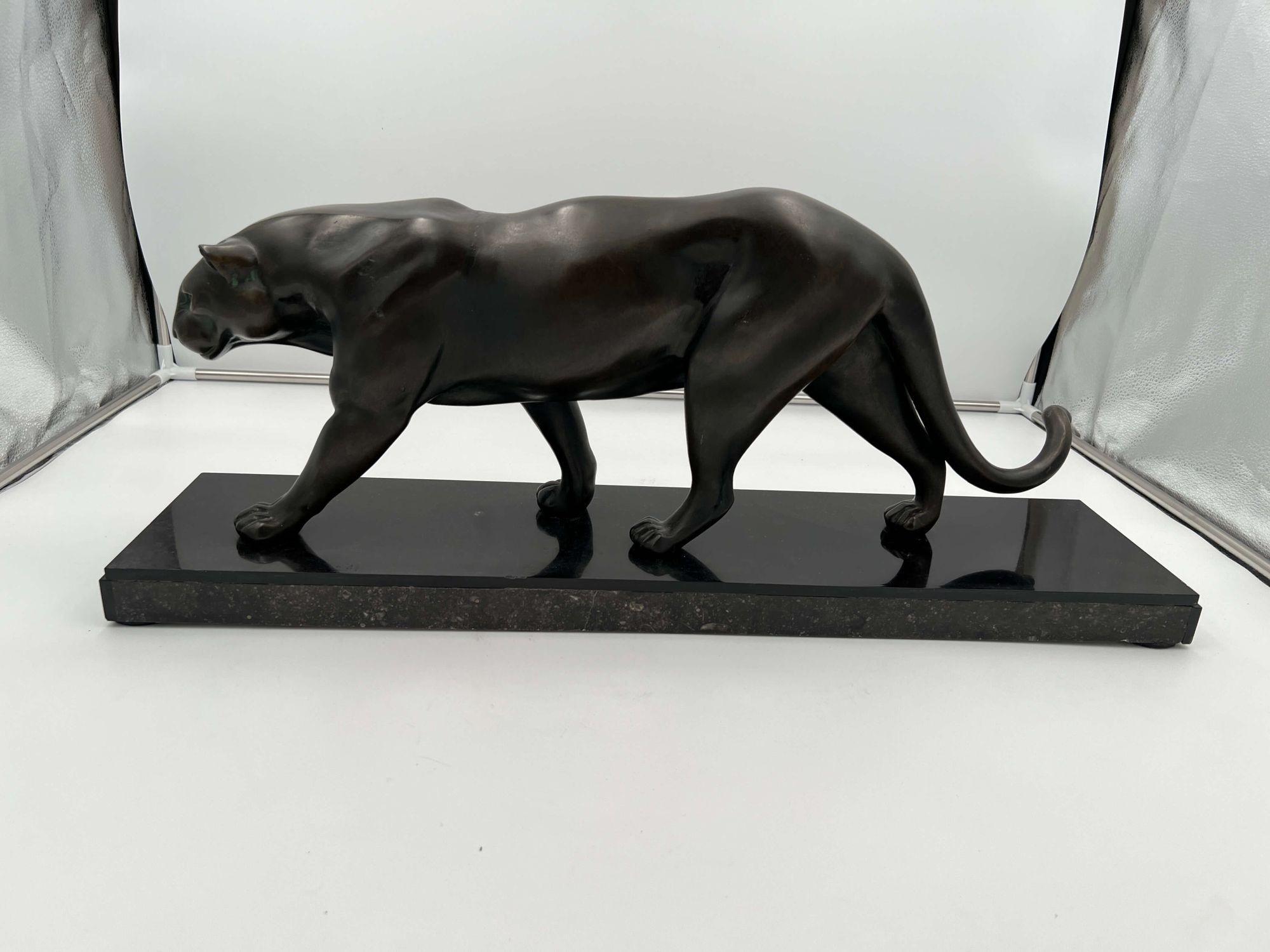 Wonderful large Art Deco Panther Sculpture by Rules from France circa 1930.
Bronze, dark brown patinated. Standing on black marble base. Design by Rulas (unsigned).
Dimensions: H 28 cm x B 72 cm x T 17 cm (incl. marble plinth)