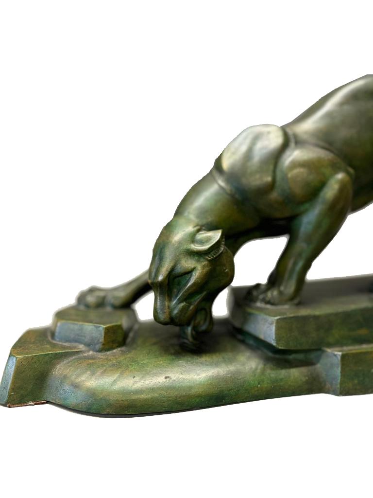 Européen Large Art Deco Panther, signed en vente