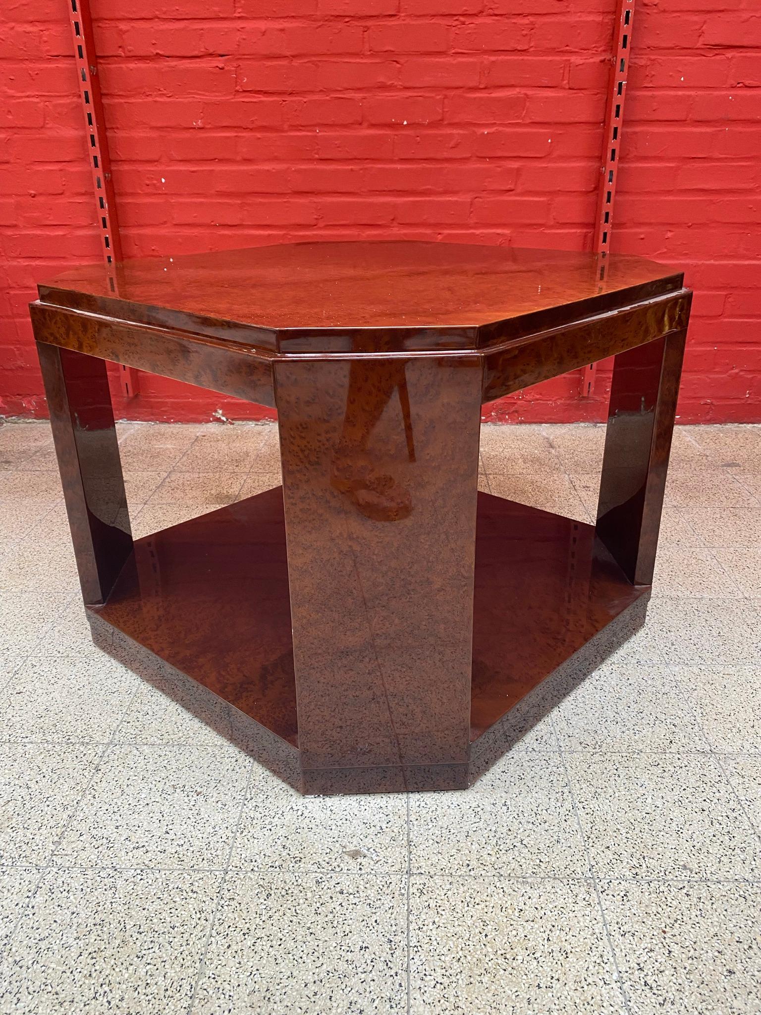 Grande tavolo con piedistallo Art Déco in radica di Amboyna del 1930 circa in vendita 5