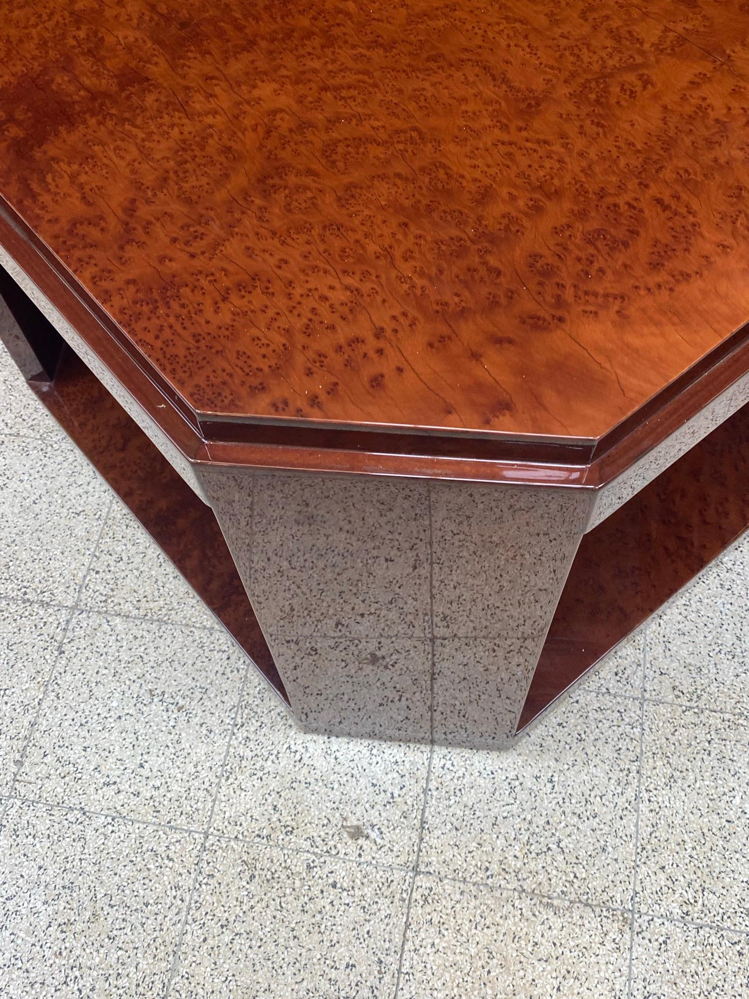 French Large Art Deco Pedestal Table in Amboyna Burl circa 1930 For Sale
