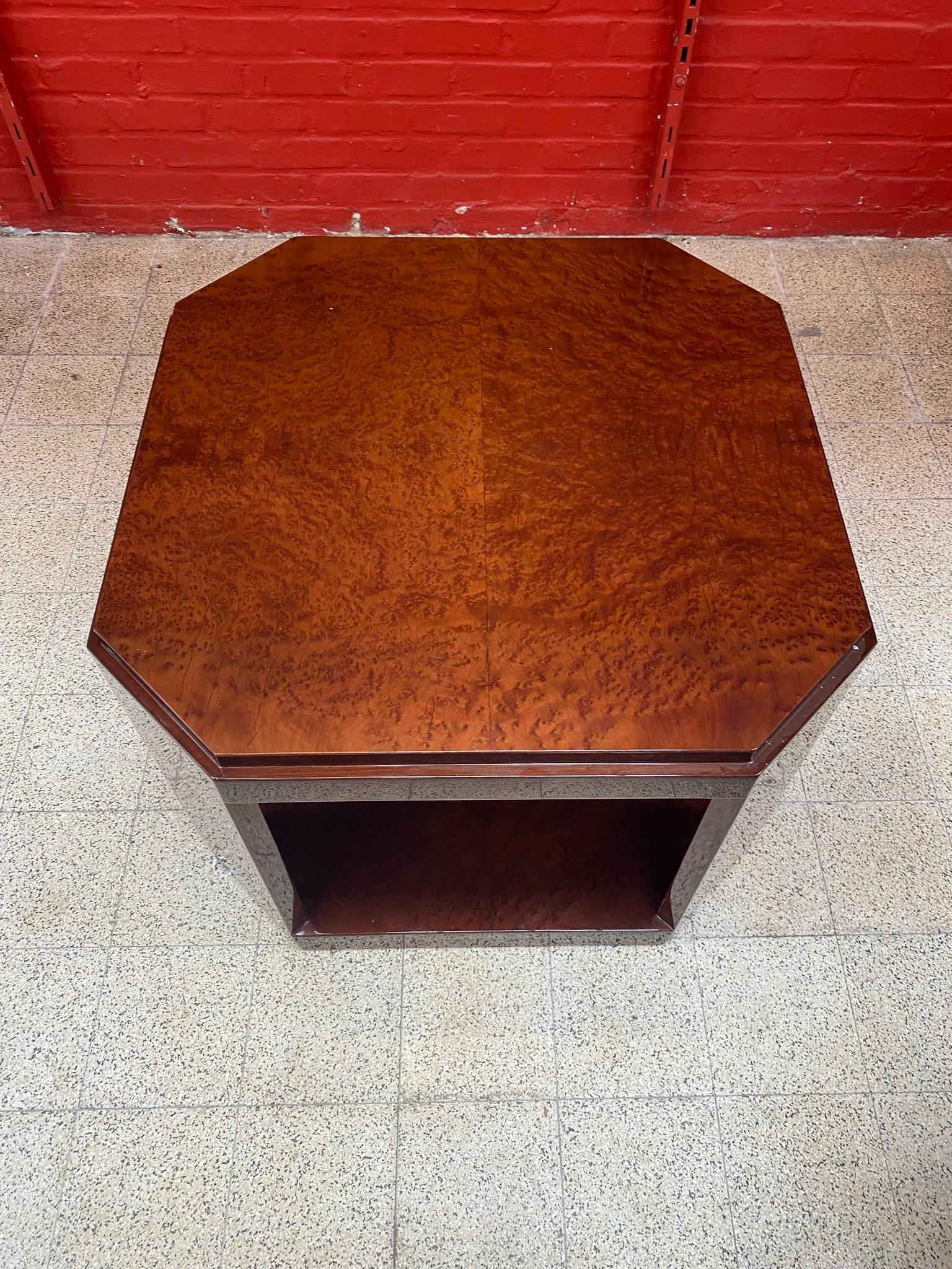 Mid-20th Century Large Art Deco Pedestal Table in Amboyna Burl circa 1930 For Sale
