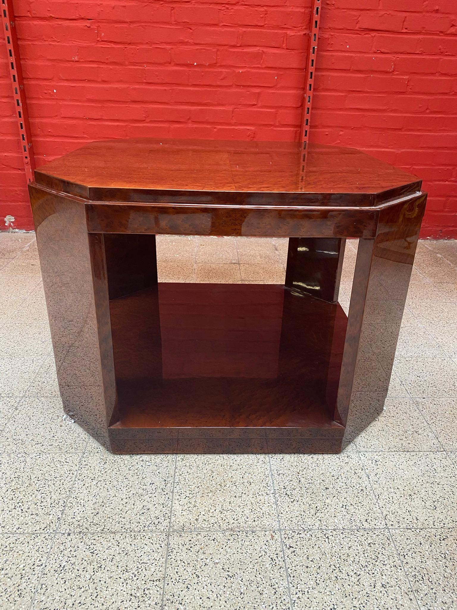 Orme Grande table à piédestal Art Déco en broussin d'Amboyna, vers 1930 en vente