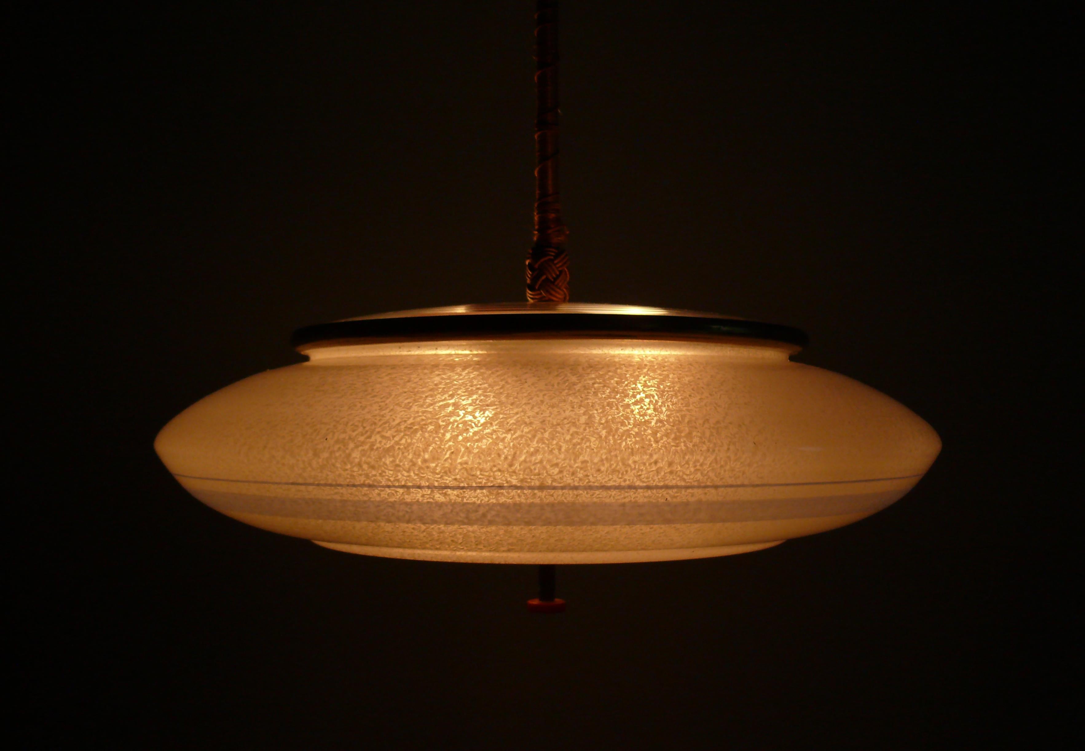 Large Art Déco Pendant Light, 1930s - 1950s In condizioni buone in vendita a Schwerin, MV