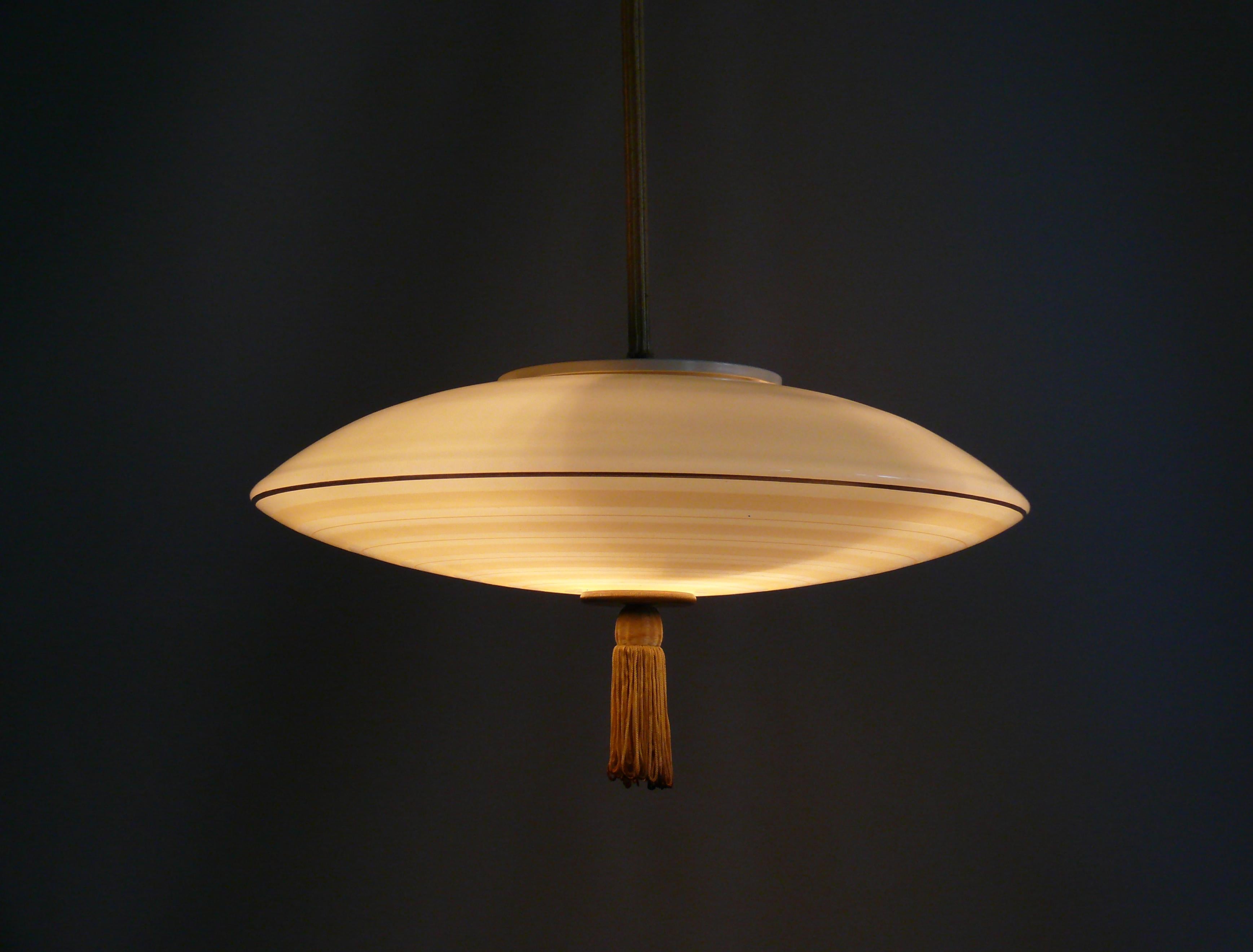 Large Art Déco Pendant Light, 1930s - 1950s In condizioni buone in vendita a Schwerin, MV