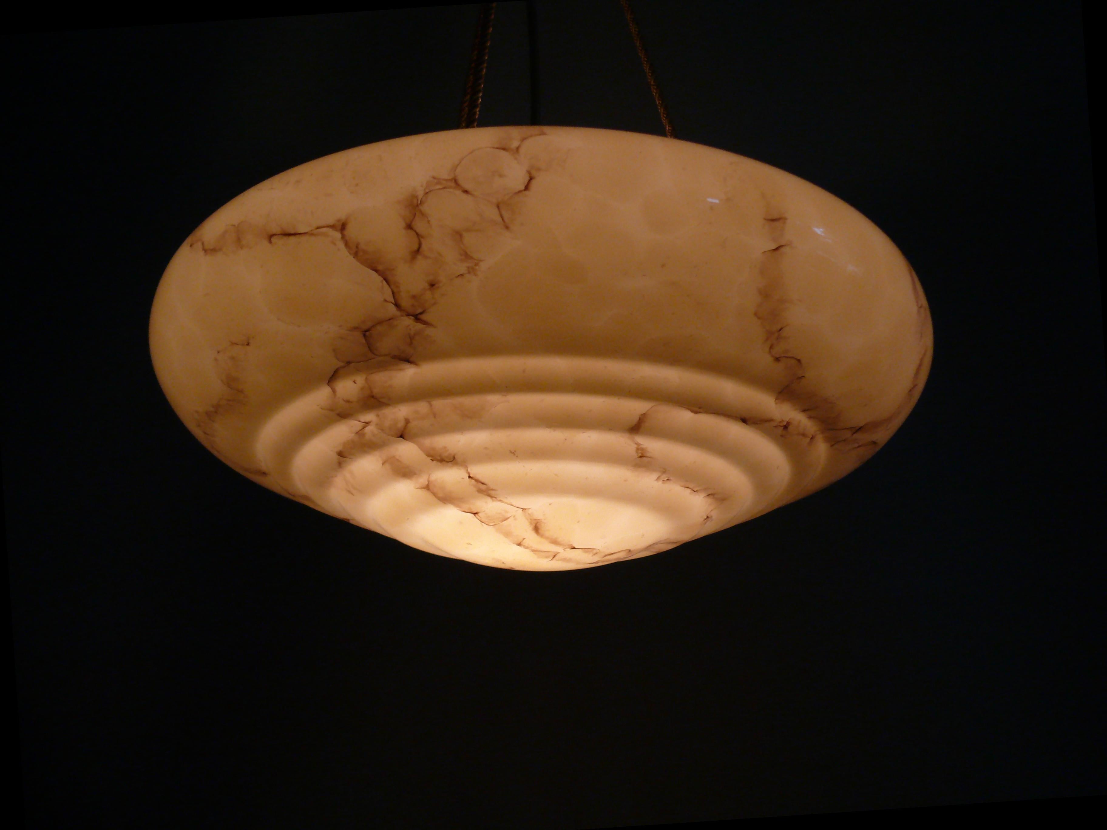 Grande lampada a sospensione Art Déco con vetro marmorizzato, anni '20 - '30 in vendita 3
