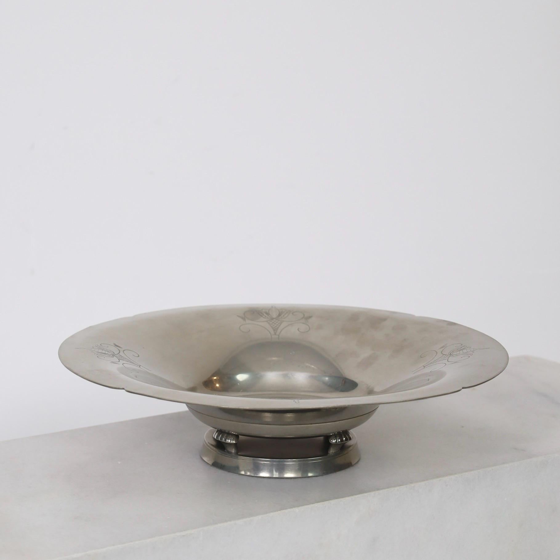 Milieu du XXe siècle Grand bol en étain Art déco par Just Andersen, années 1930, Danemark en vente