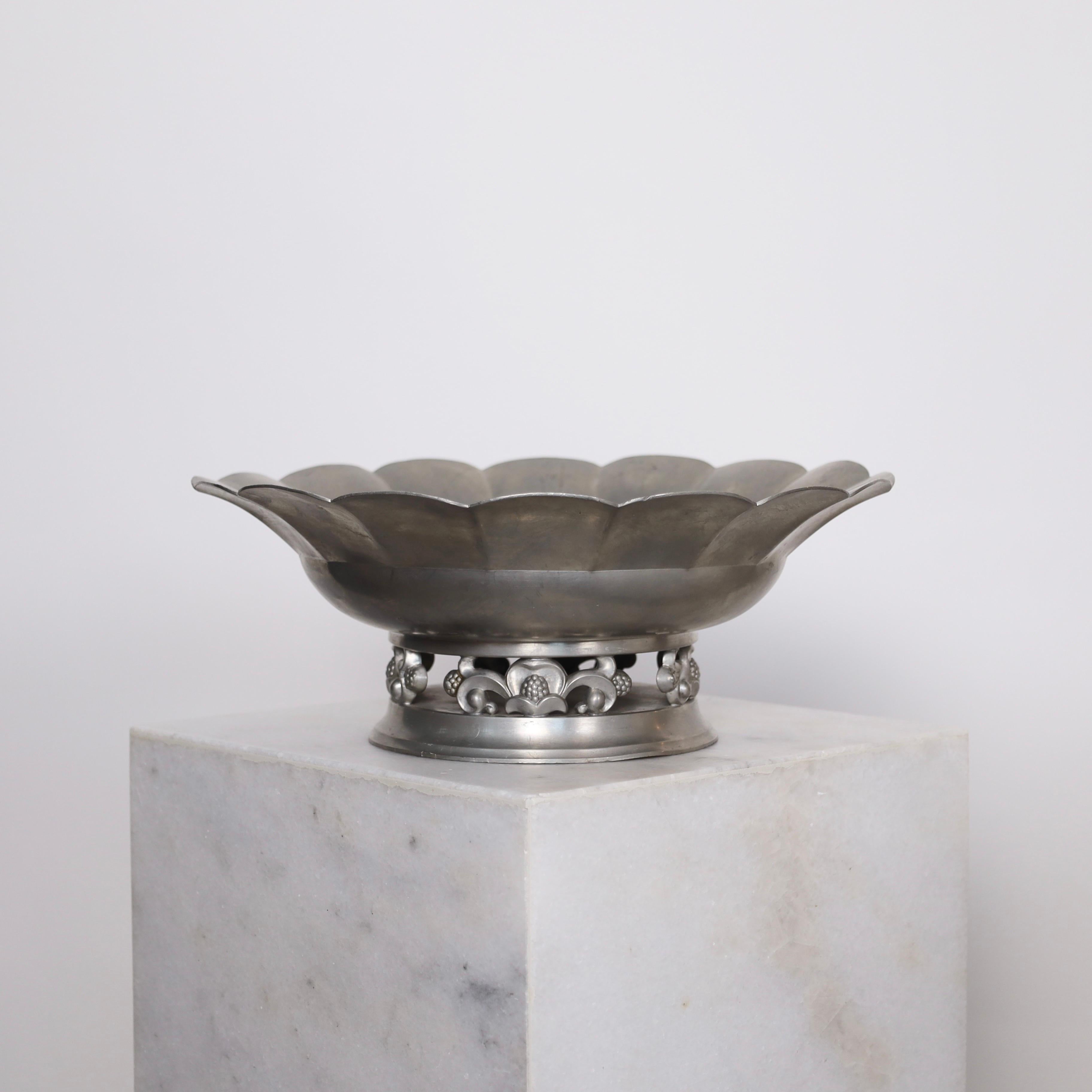 Large Art Deco Pewter Bowl by Just Andersen, 1920s, Denmark For Sale 3