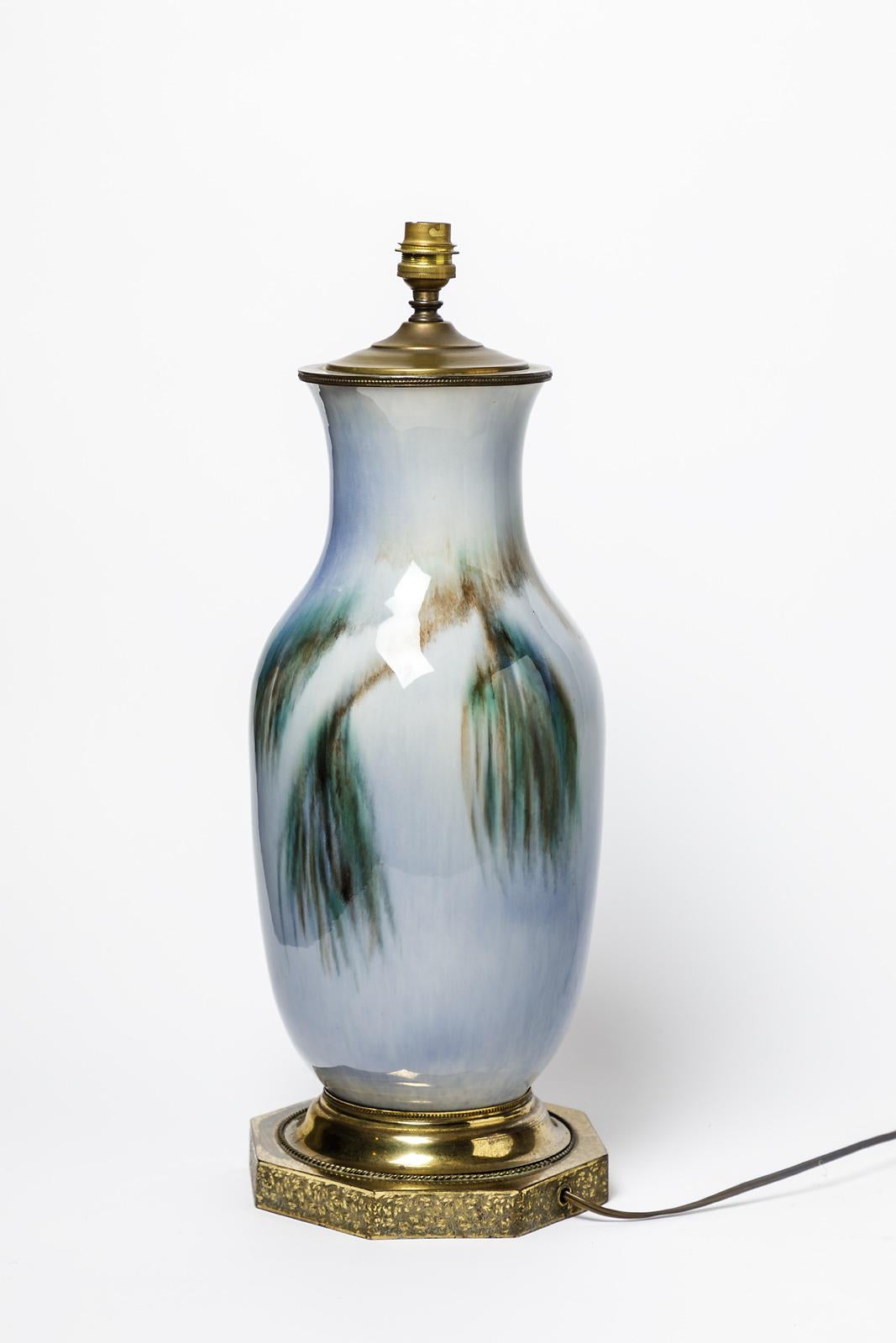Porcelaine Grande lampe de bureau Art Déco en céramique bleue et blanche en porcelaine et bronze en vente