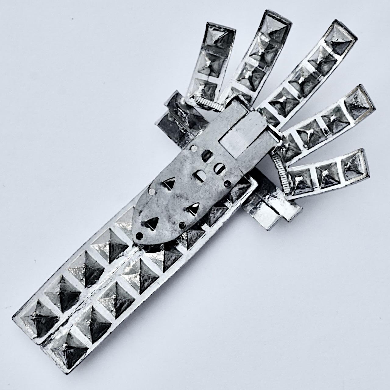 Fabulous large Art Deco dress clip set with beautiful faceted rhinestones. Measuring length 8.25 cm /  3.25 inches by width 4.25 cm / 1.67 inches. The dress clip is in very good condition, the clip works well.

This is a lovely statement dress clip