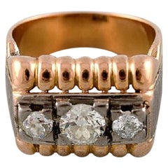 Large Art Deco Ring in 18 Carat Gold with Three Old Cut Large Diamonds, 1930s