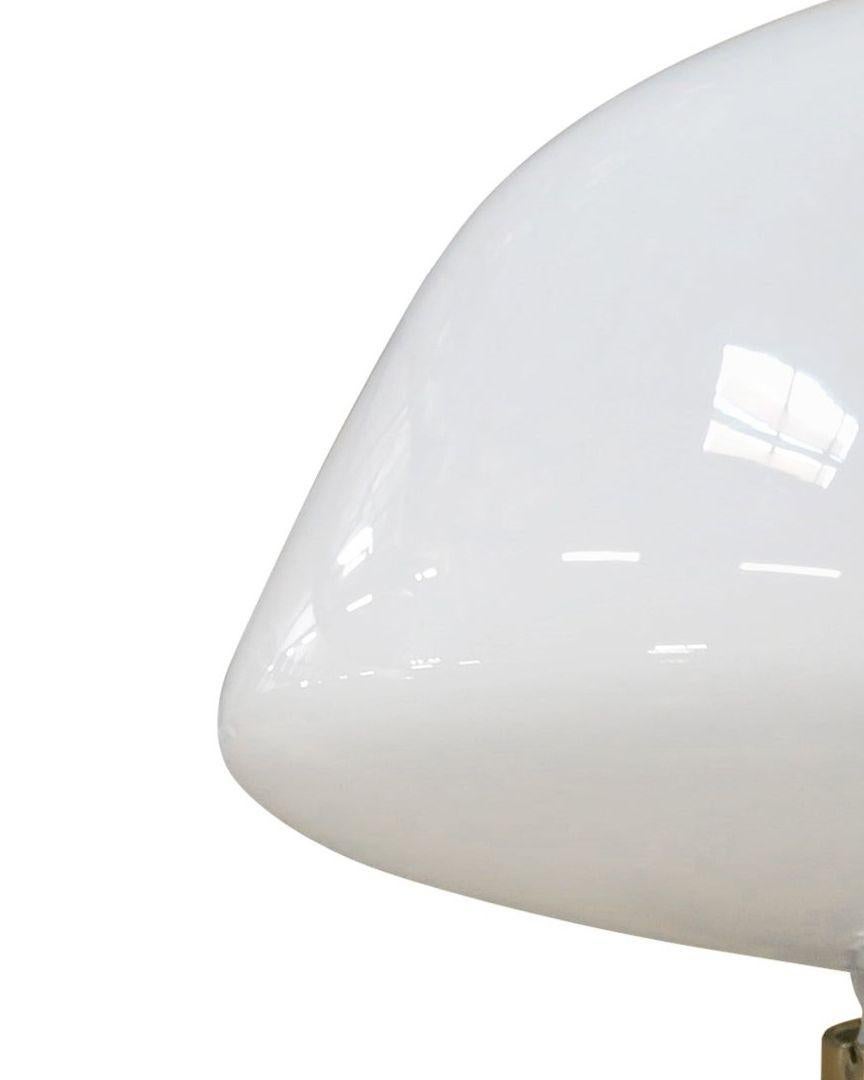 Art déco Grand globe de plafond en verre au lait The Glass House Art Deco avec adaptateur en vente