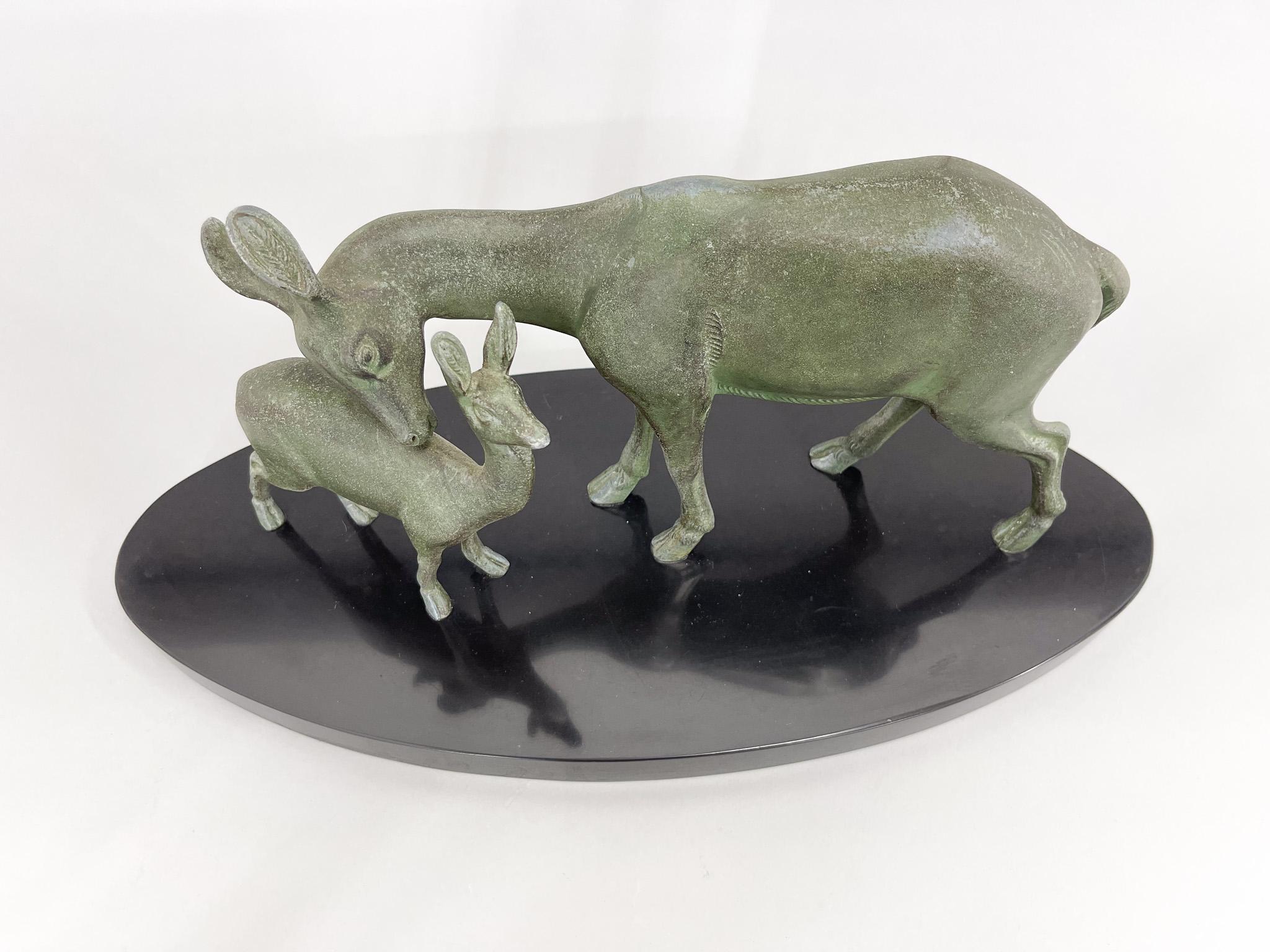 20th Century Large Art Deco Sculpture of a Roe Deer with Fawn For Sale
