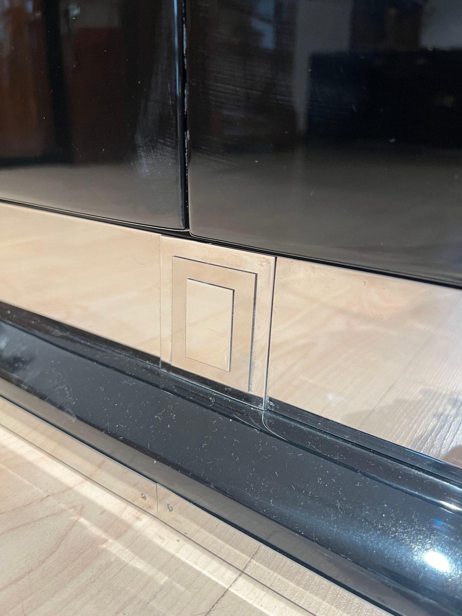 Large Art Deco Sideboard, Black Lacquer, Maple, Lighting, France circa 1930 For Sale 9
