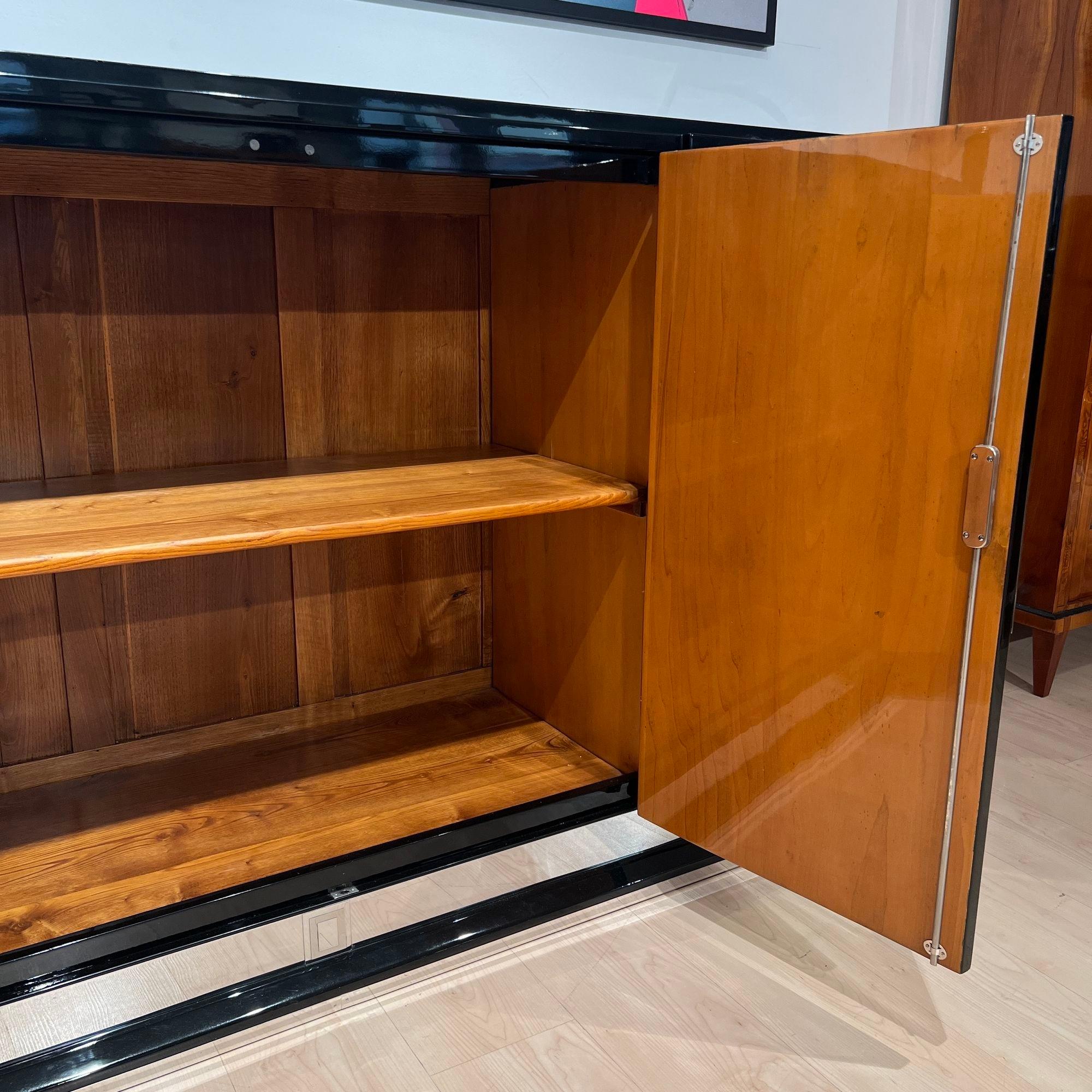 Large Art Deco Sideboard, Black Lacquer, Maple, Lighting, France circa 1930 For Sale 13