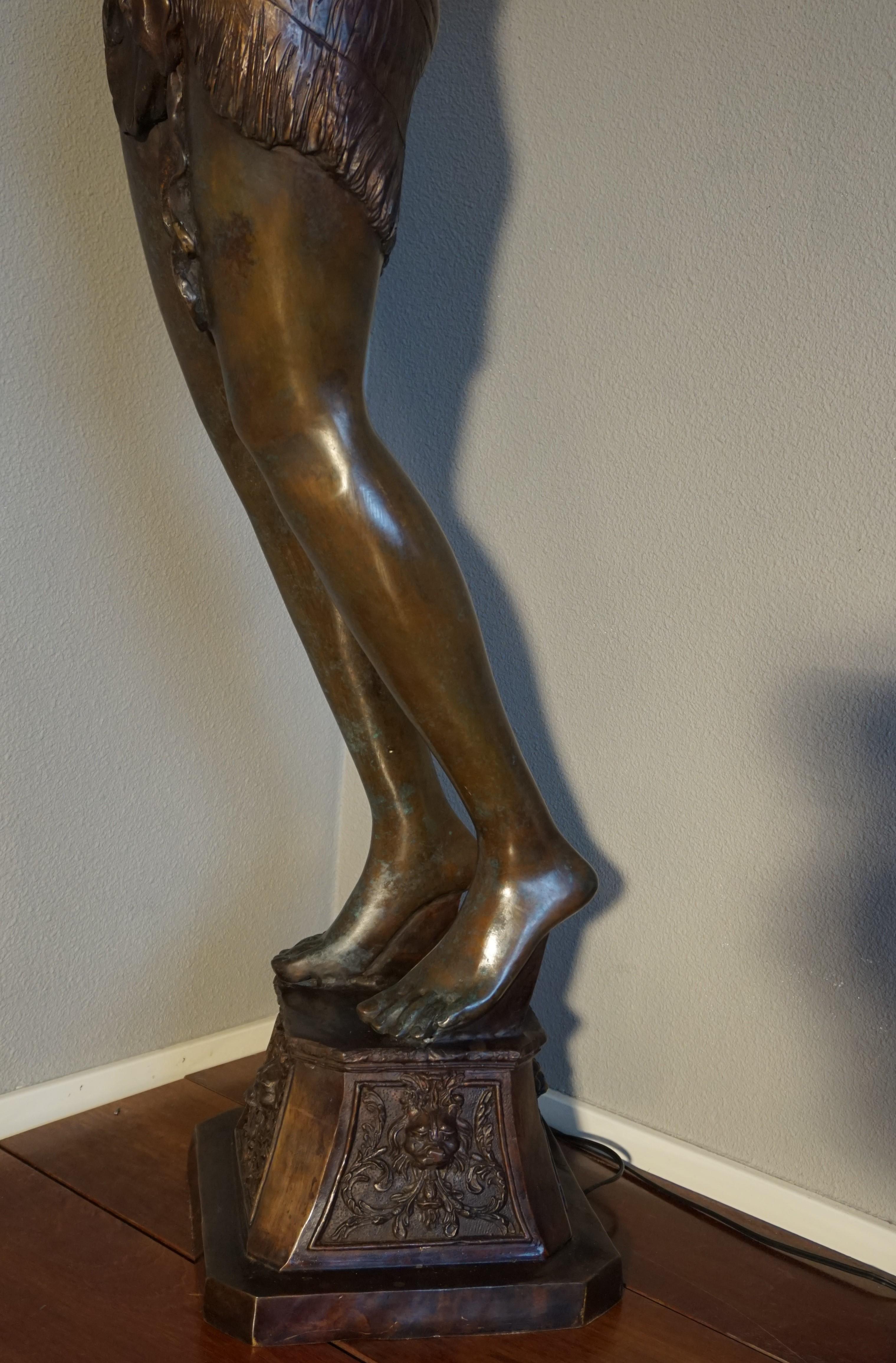 Grand lampadaire Art Déco en bronze & Sculpture de dame en verre d'après A. Moreau 4