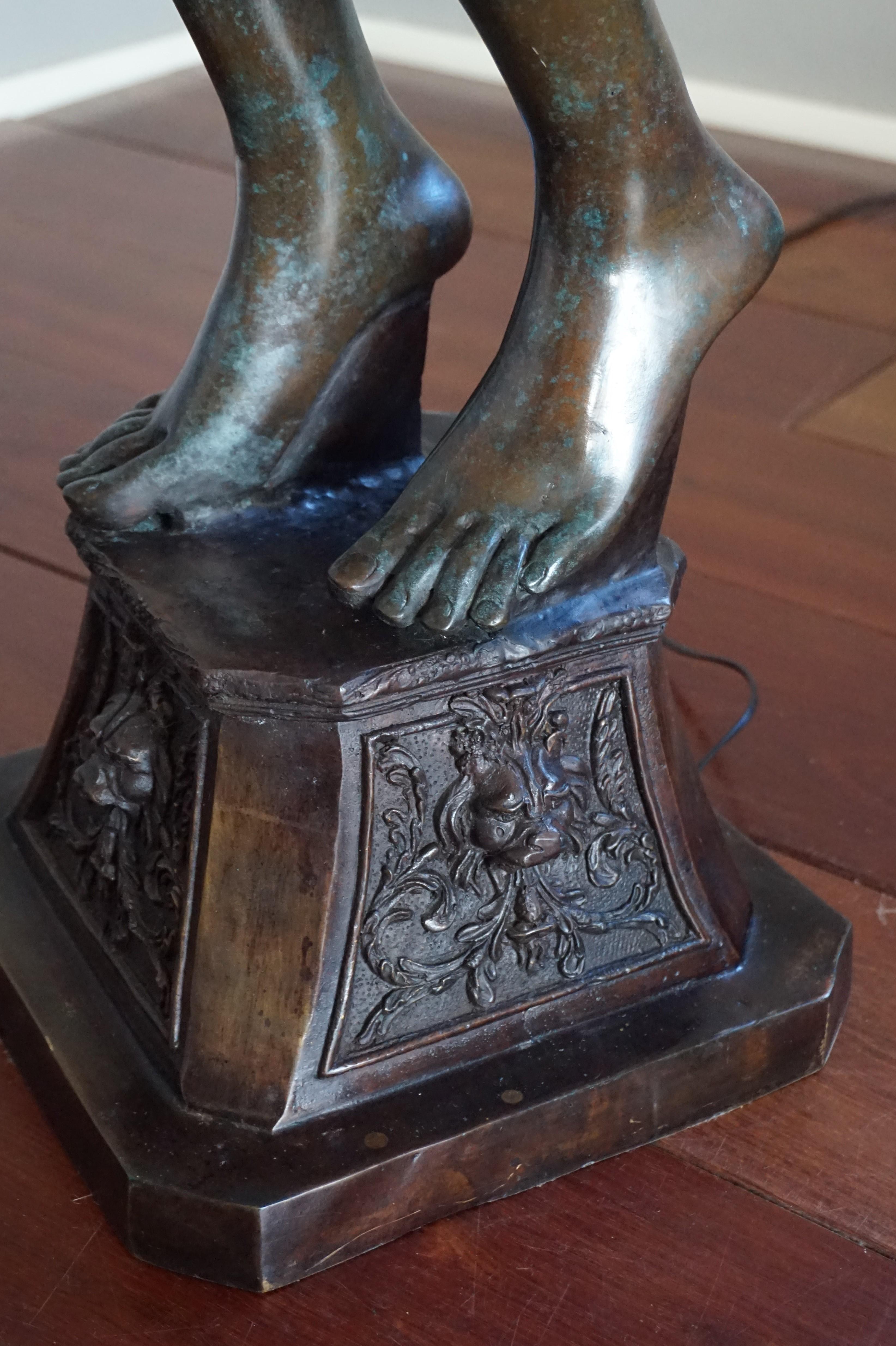 Grand lampadaire Art Déco en bronze & Sculpture de dame en verre d'après A. Moreau 5