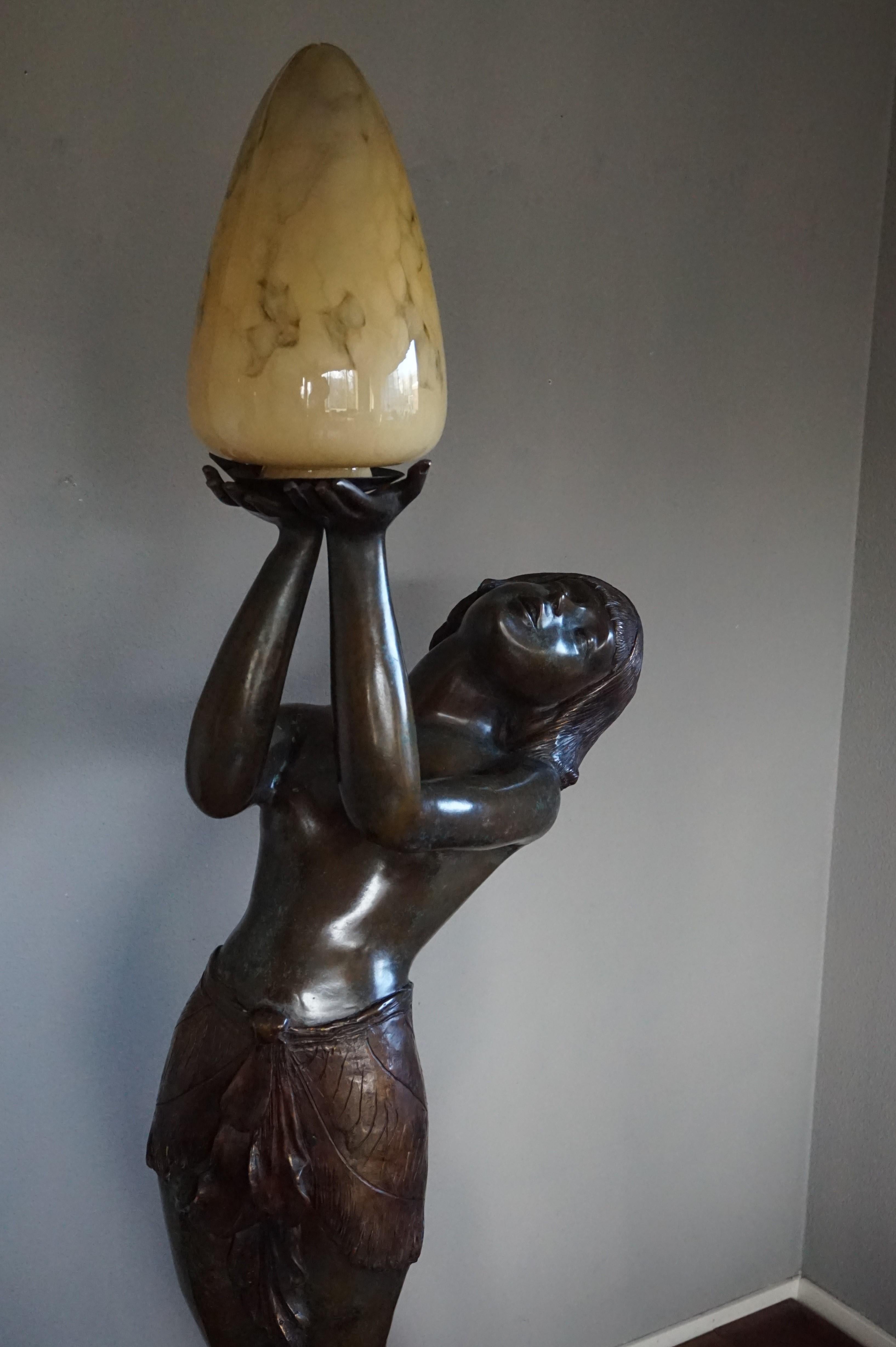 Grand lampadaire Art Déco en bronze & Sculpture de dame en verre d'après A. Moreau 8