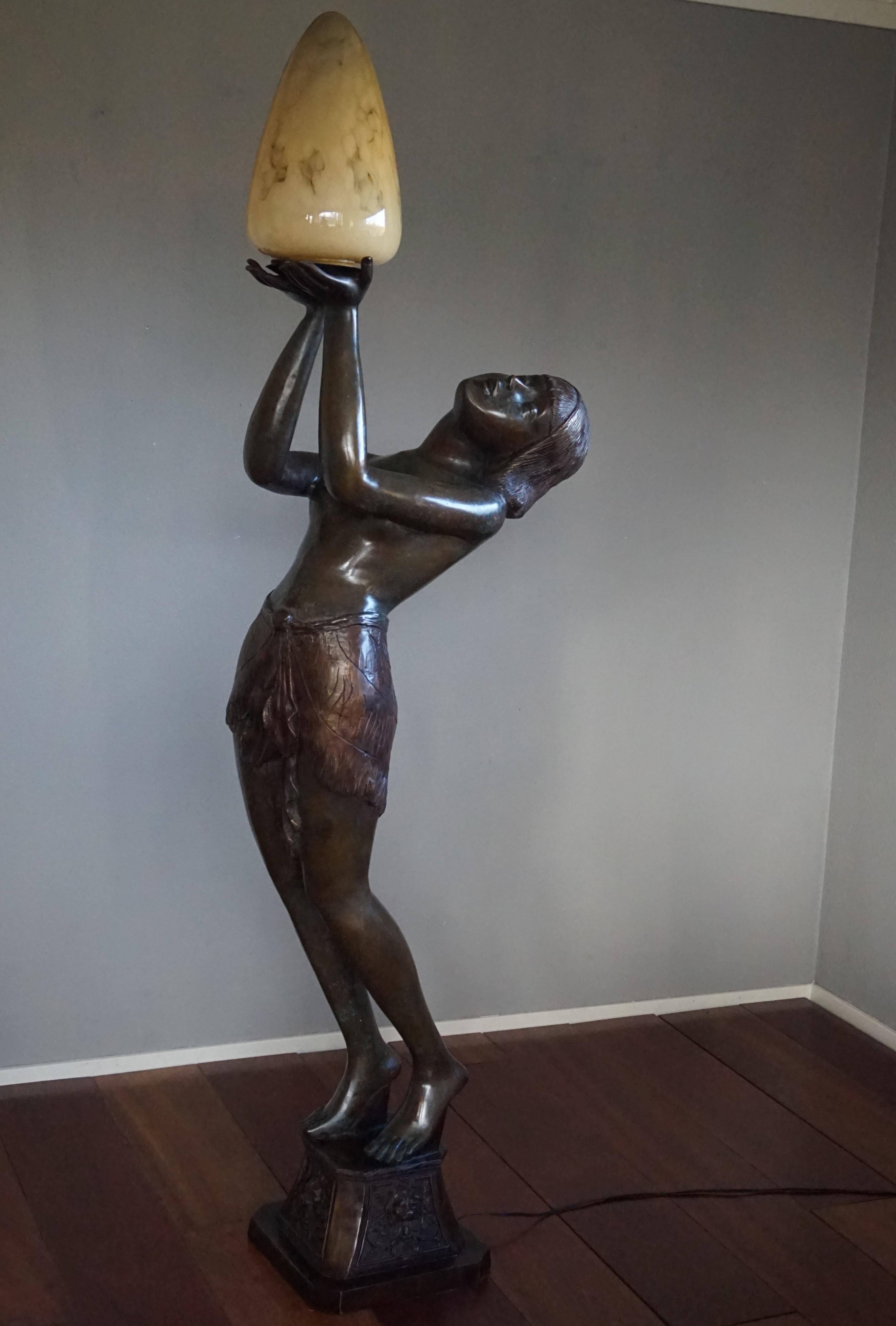 Grand lampadaire Art Déco en bronze & Sculpture de dame en verre d'après A. Moreau 12