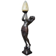 Große Stehlampe im Art Deco Stil aus Bronze & Glasskulptur einer Dame nach A. Moreau