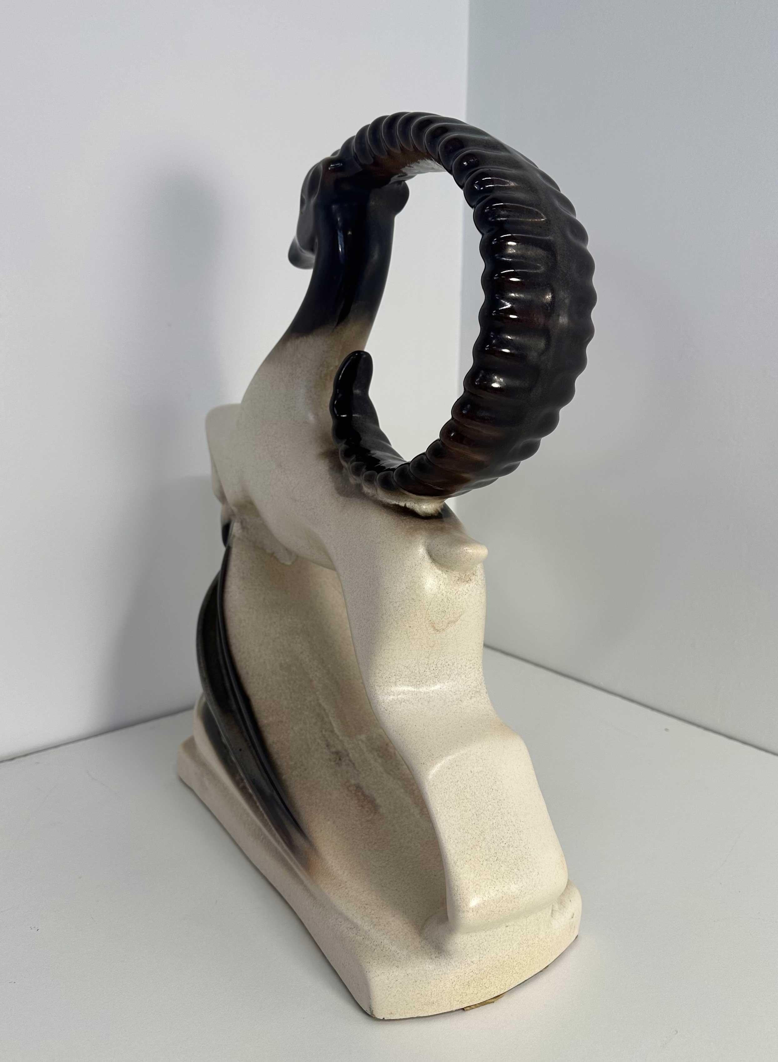 Großer brauner und weißer Royal Haeger Ram aus Keramik im Art-déco-Stil, 1960er Jahre im Angebot 2