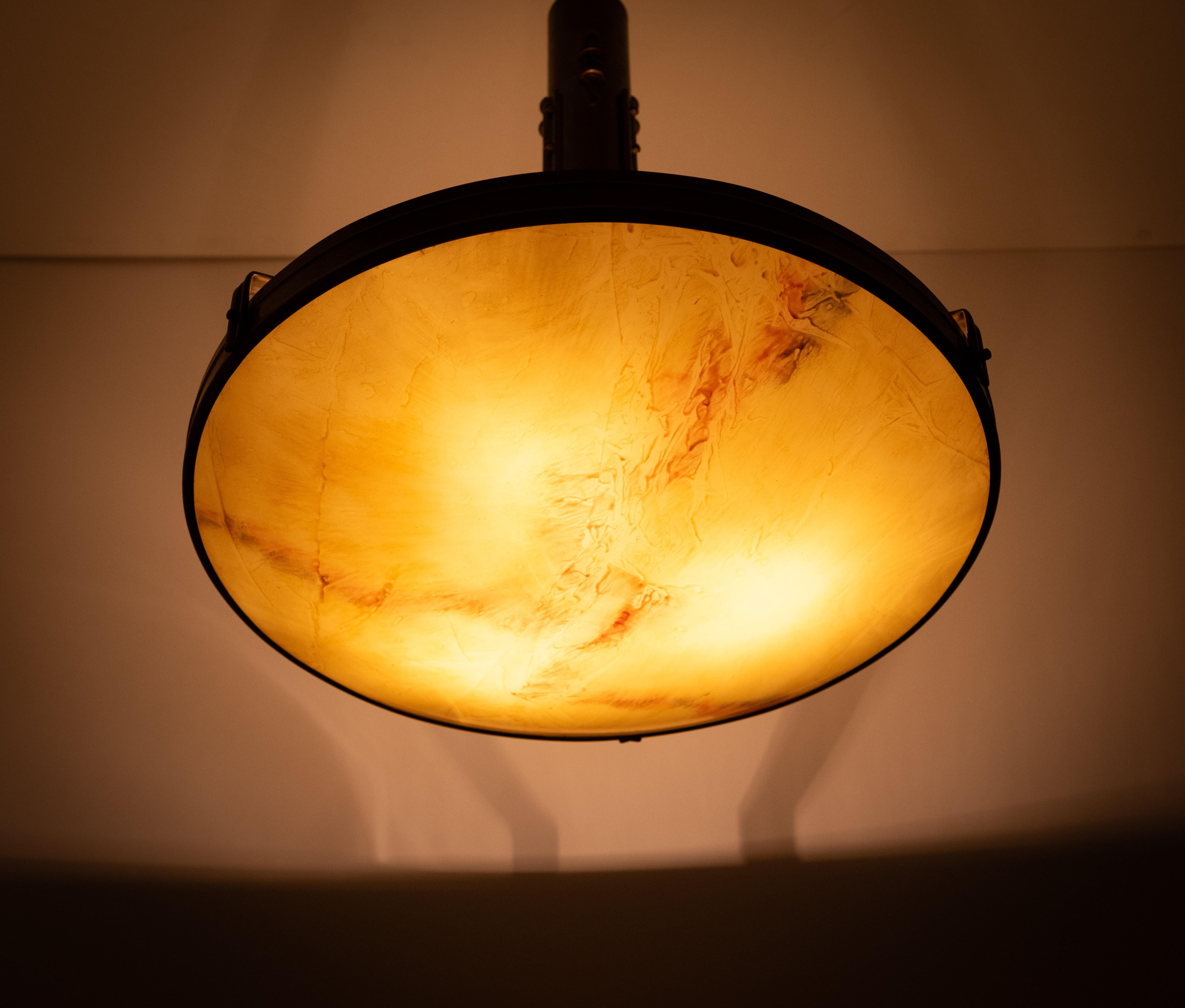 Grande Art Deco  lampada da soffitto Francia anni '80 In condizioni buone in vendita a Den Haag, NL