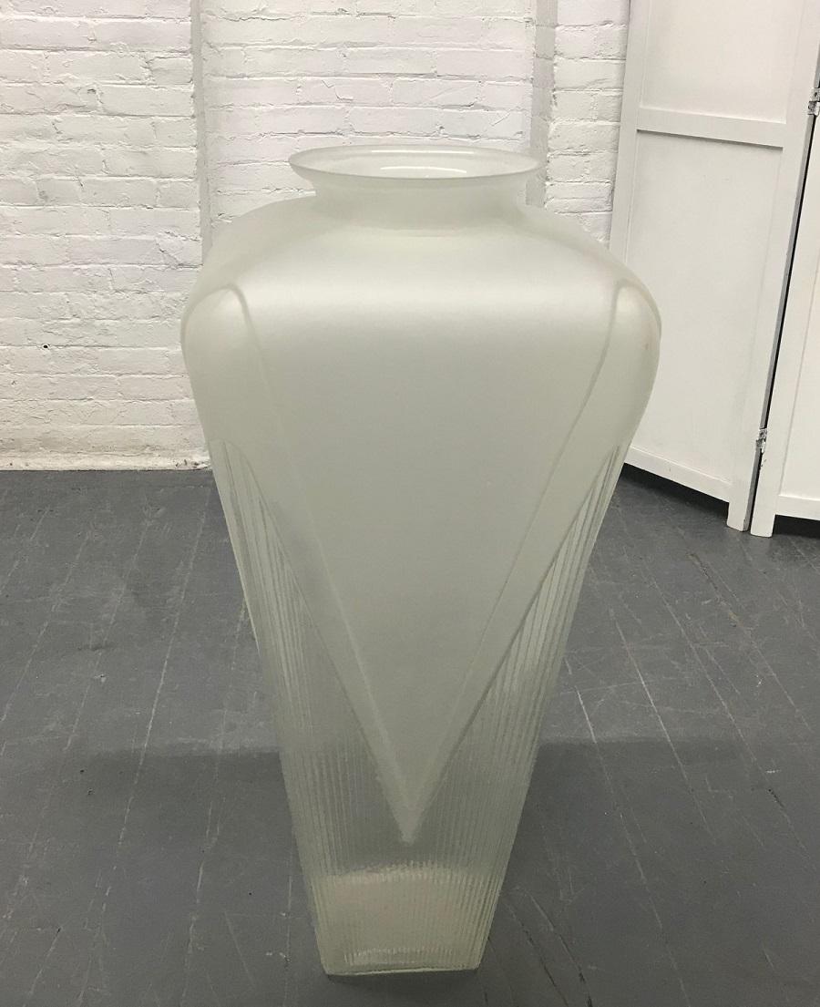 Large Art Deco Style Frosted Vase In Good Condition For Sale In New York, NY