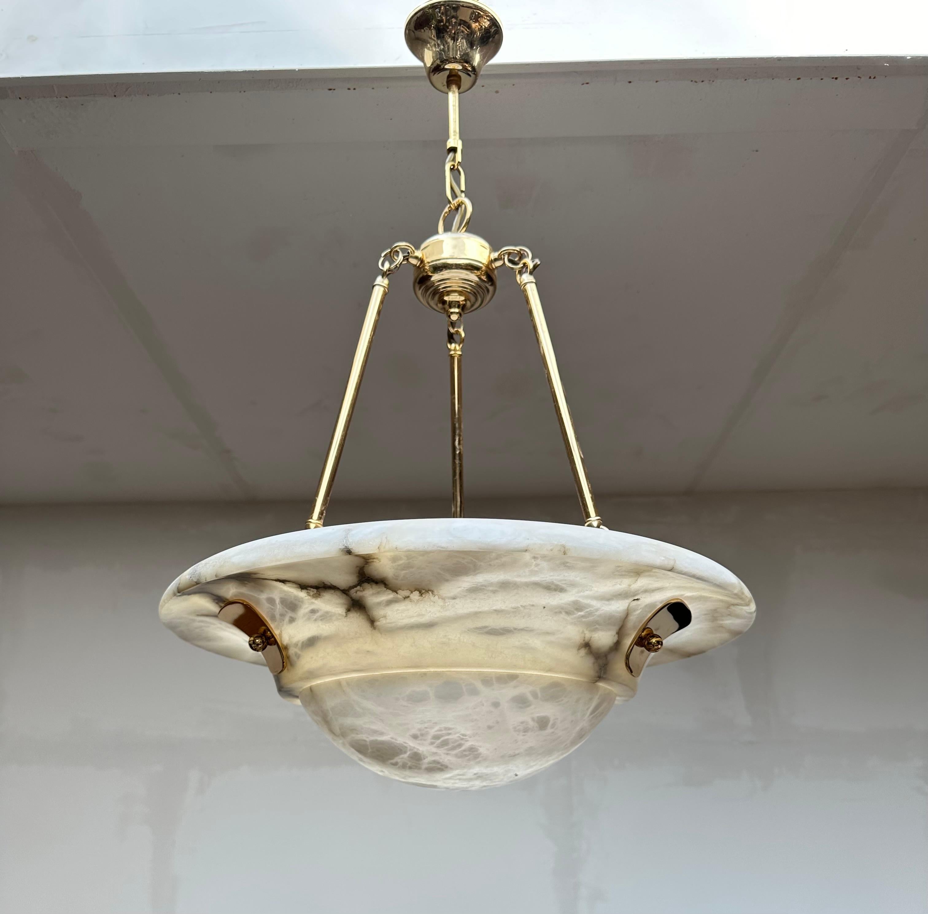 Large, excellent condition and rare design, three light chandelier.

Thanks to its 'calm' and timeless Art Deco design this alabaster chandelier will look great in all kinds of interiors. It is in very good condition and the natural veins and