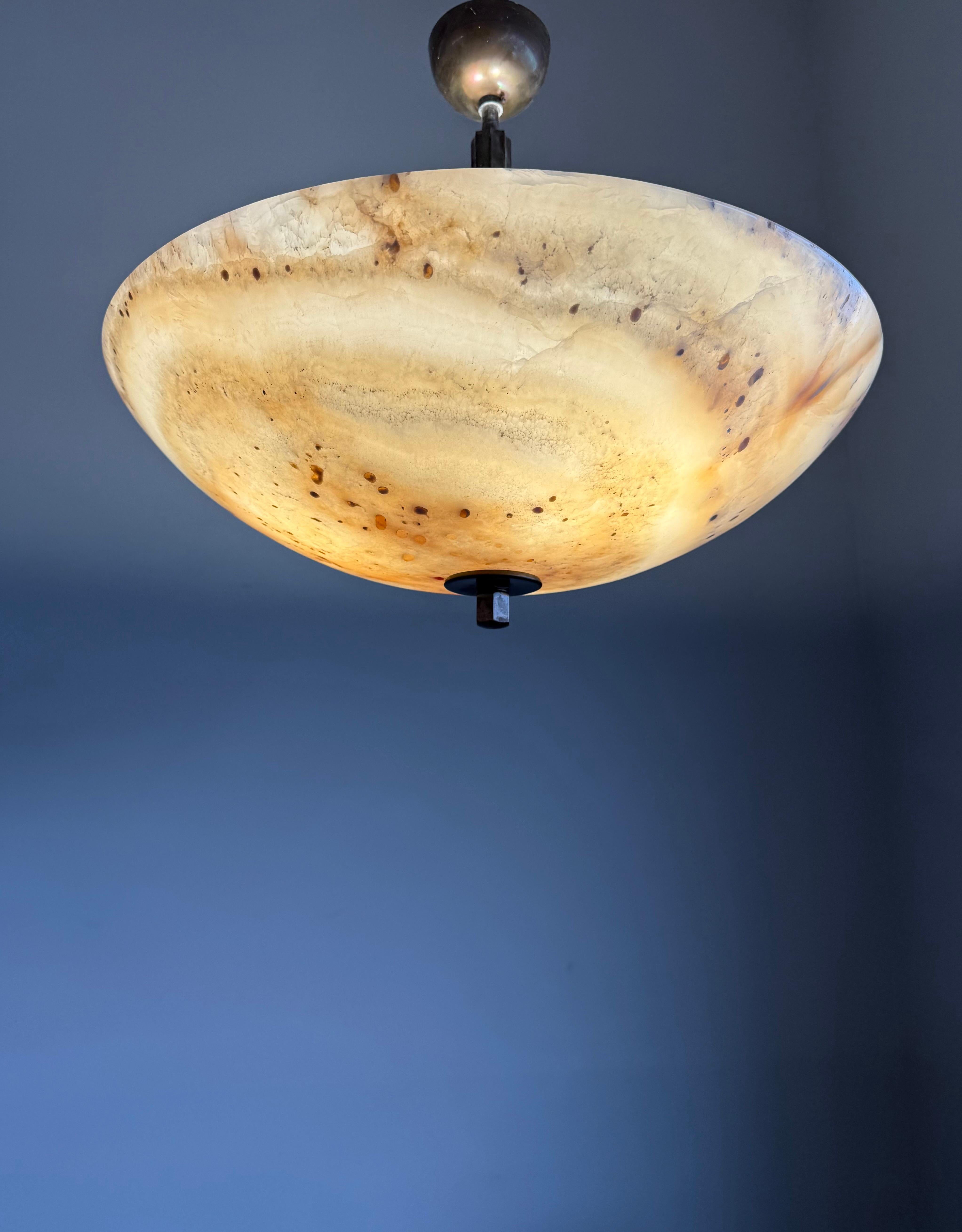 XX secolo Grande ciondolo in stile Art Déco con paralume in alabastro tipo Giove in vendita