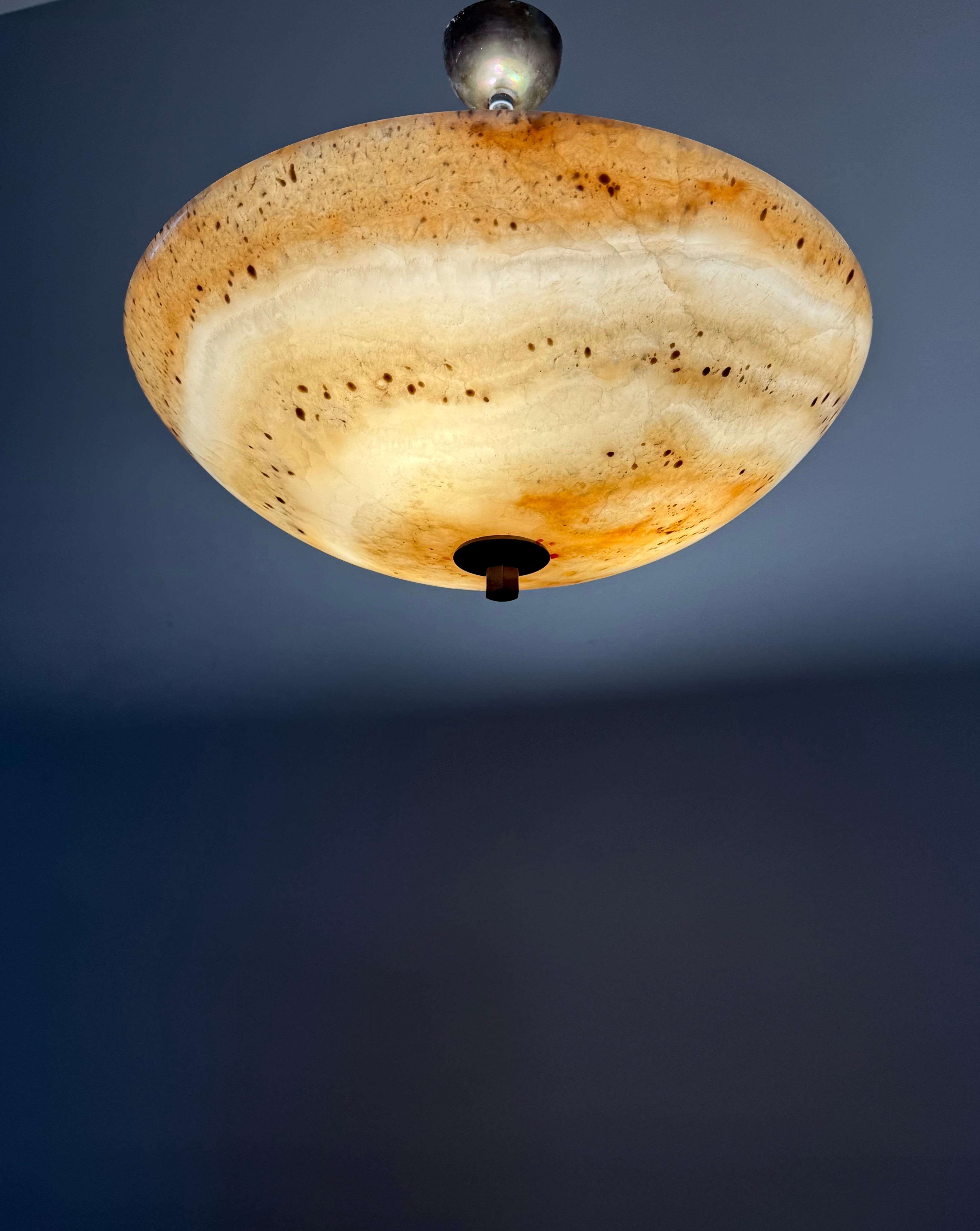 Ottone Grande ciondolo in stile Art Déco con paralume in alabastro tipo Giove in vendita