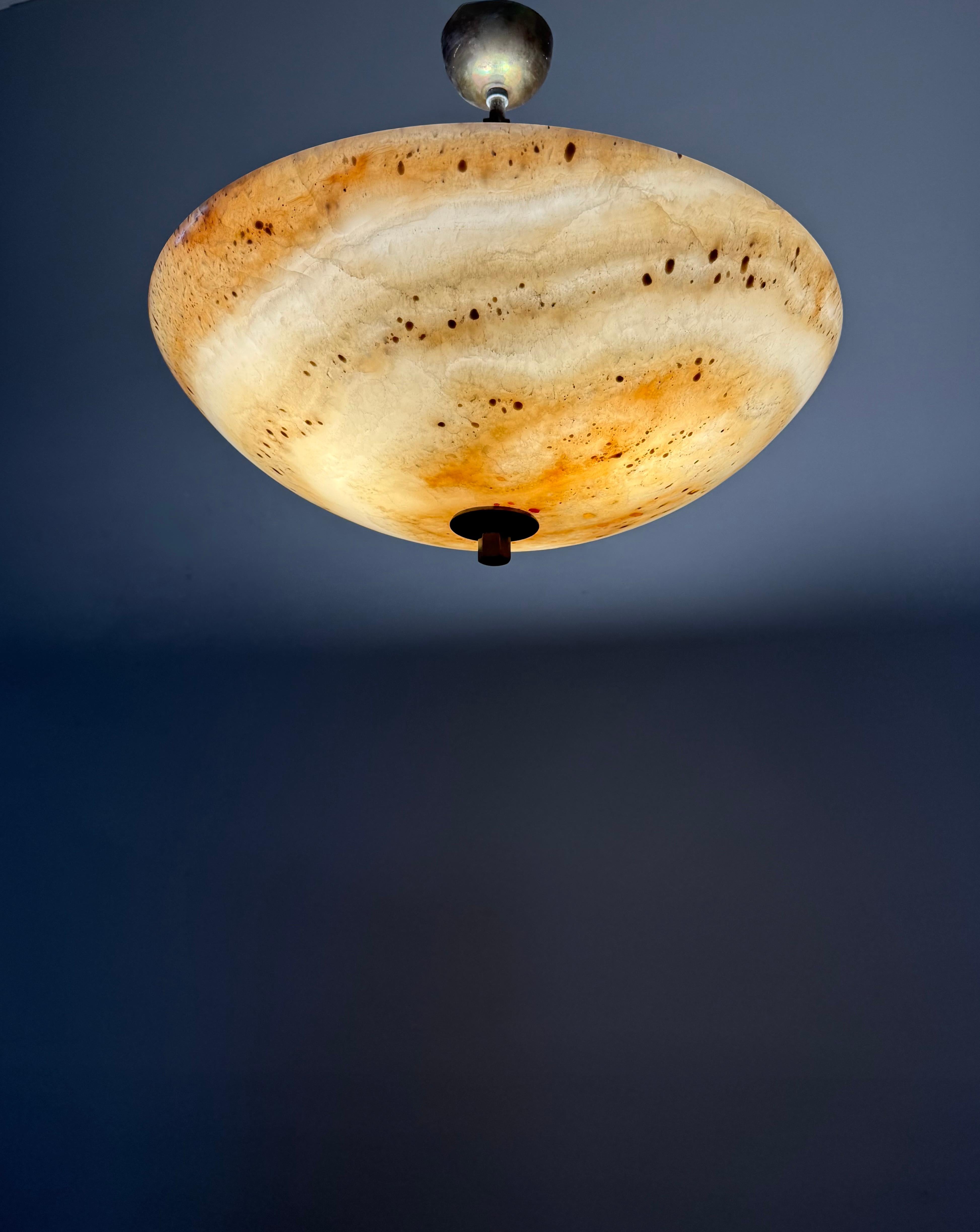 Grande ciondolo in stile Art Déco con paralume in alabastro tipo Giove in vendita 1