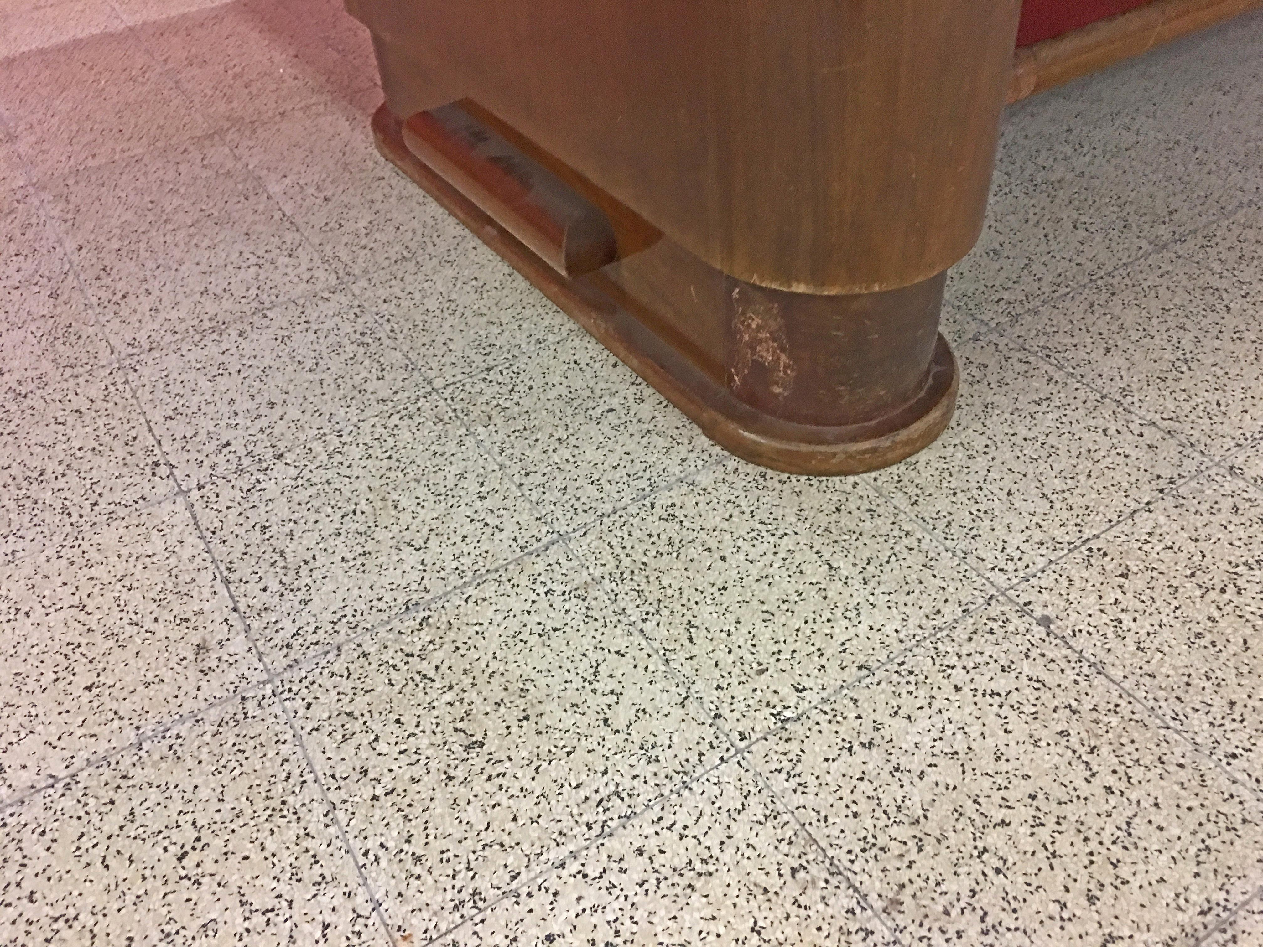Large Art Deco Table in walnut and walnut Veneer, circa 1930 For Sale 5