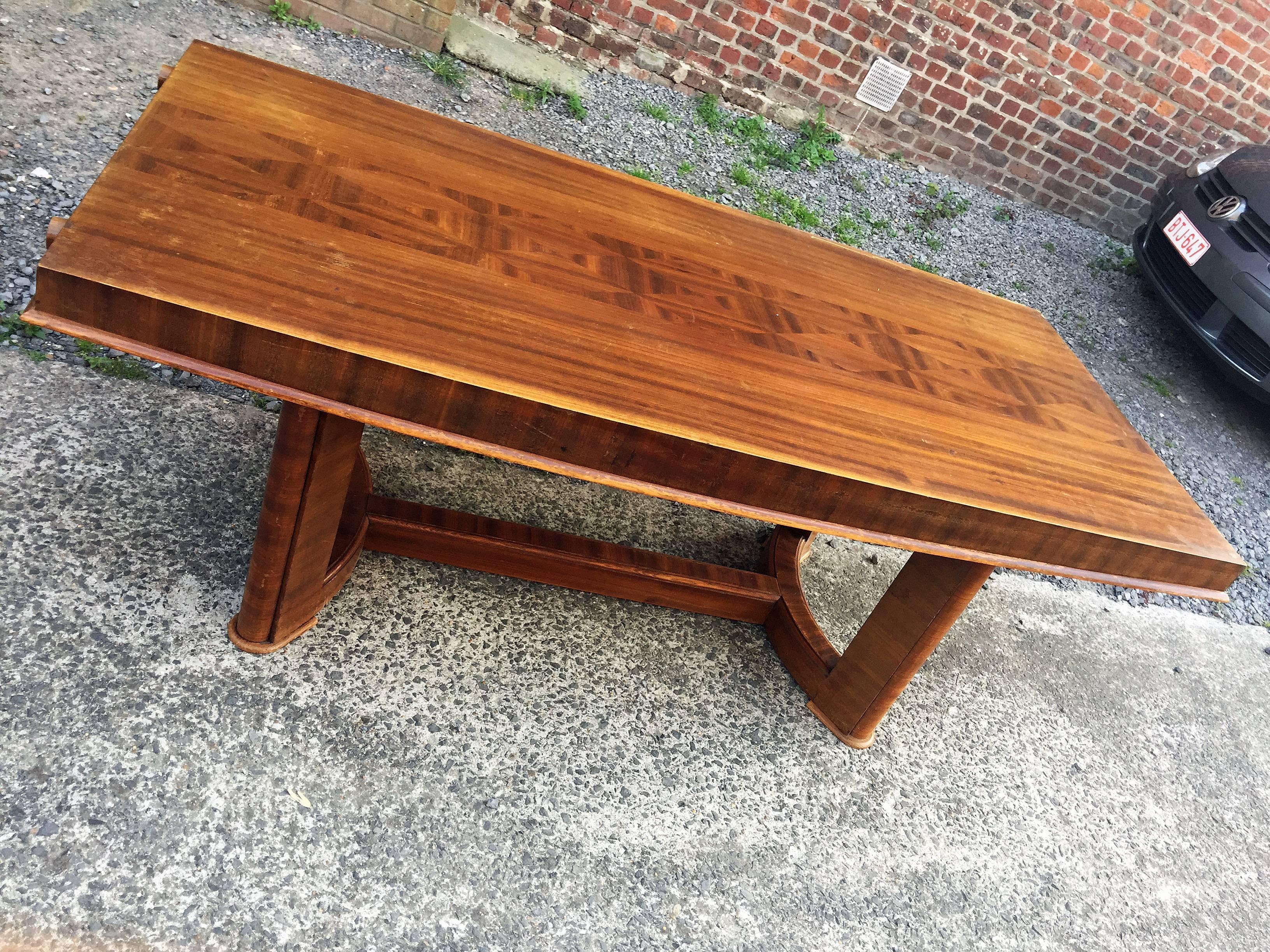 Large Art Deco Table in walnut, circa 1930 For Sale 3